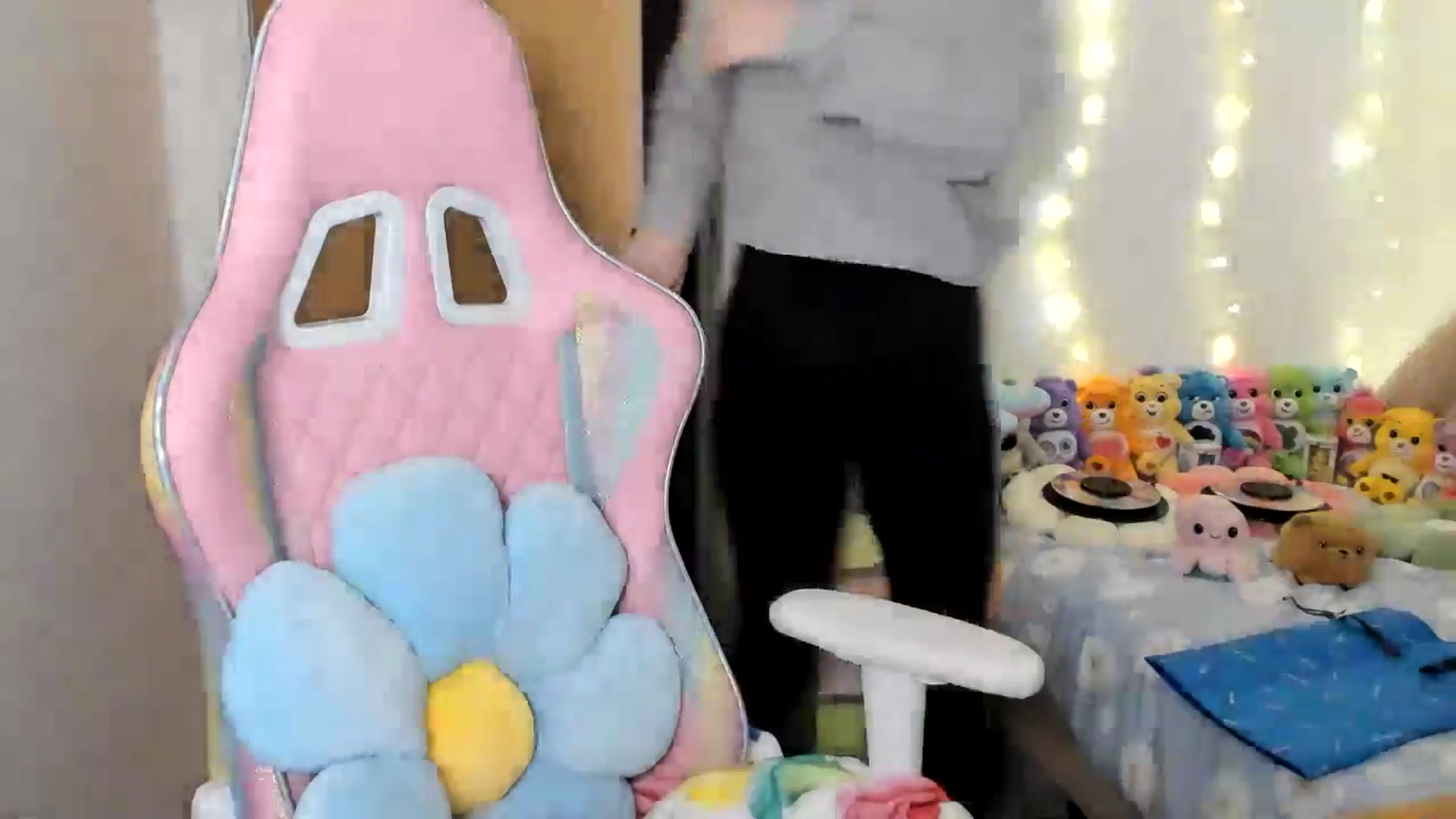 Gallery image thumbnail from JessieBear_'s myfreecams stream on, 01/10/2025, 16:56 image 16 of 20