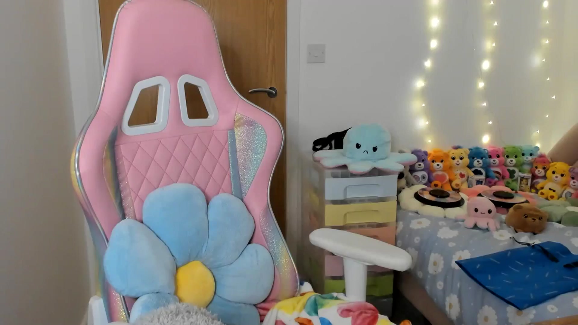 Gallery image thumbnail from JessieBear_'s myfreecams stream on, 01/10/2025, 18:01 image 12 of 20