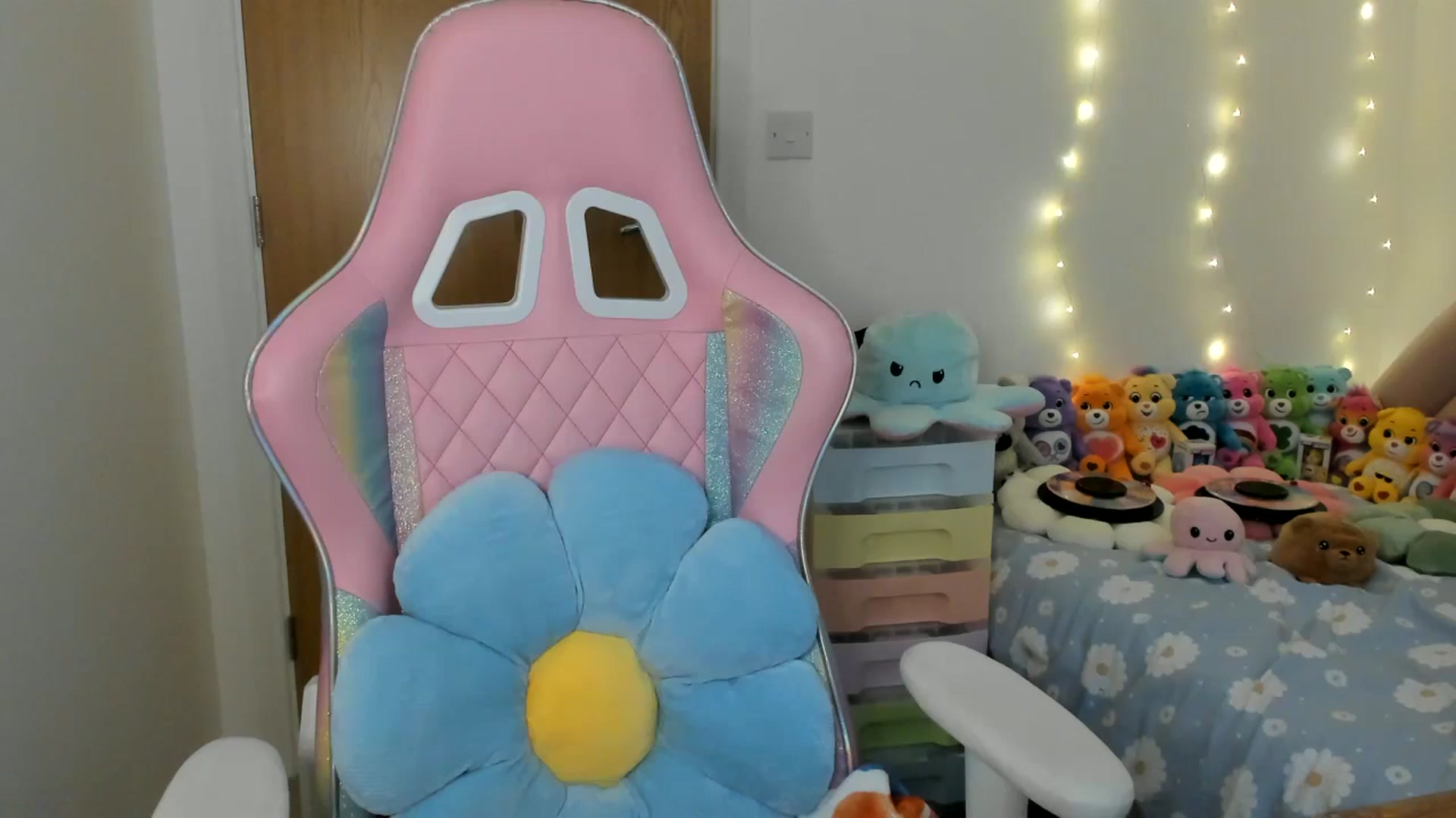 Gallery image thumbnail from JessieBear_'s myfreecams stream on, 01/14/2025, 16:52 image 12 of 20