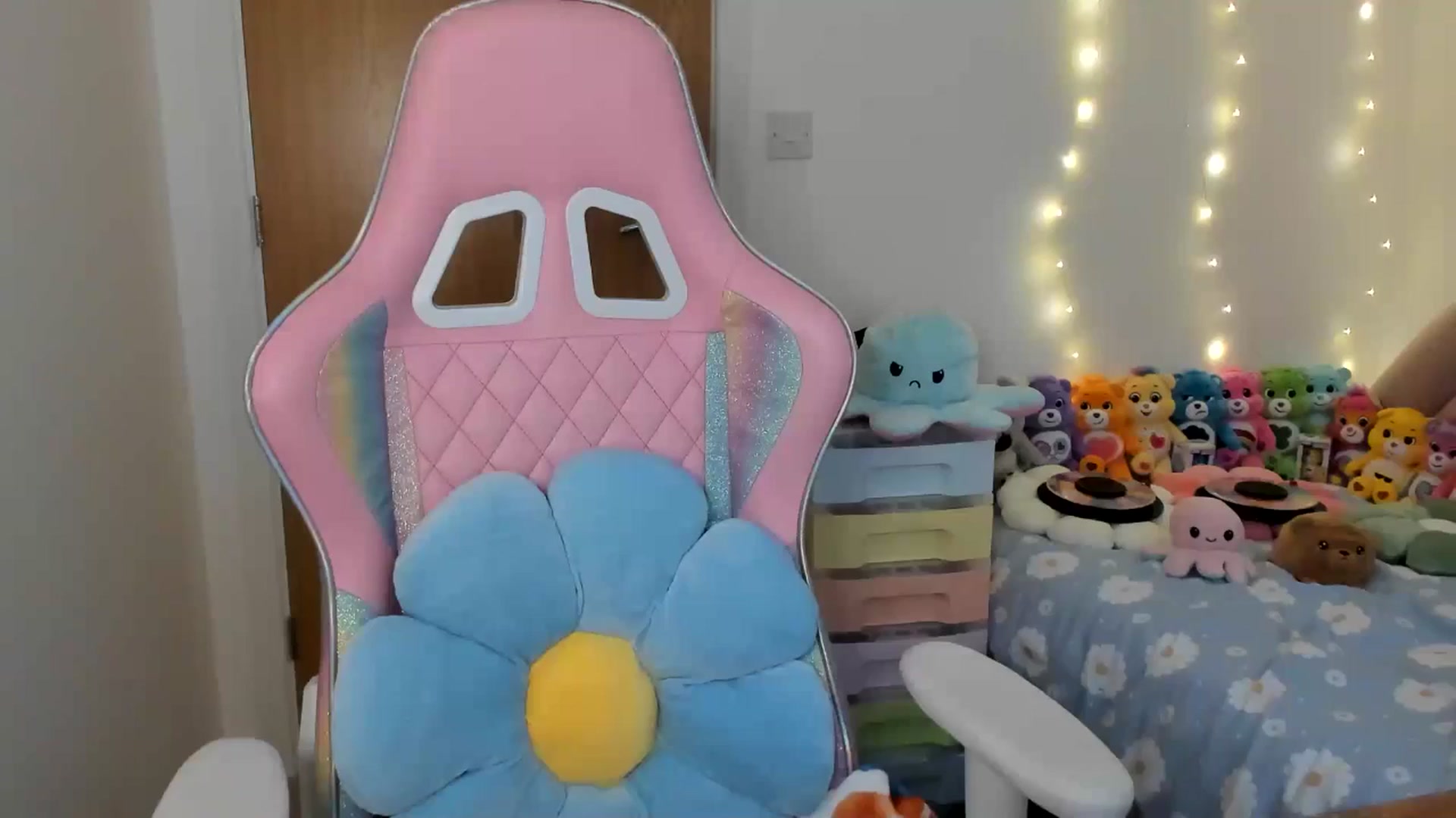 Gallery image thumbnail from JessieBear_'s myfreecams stream on, 01/14/2025, 16:52 image 11 of 20