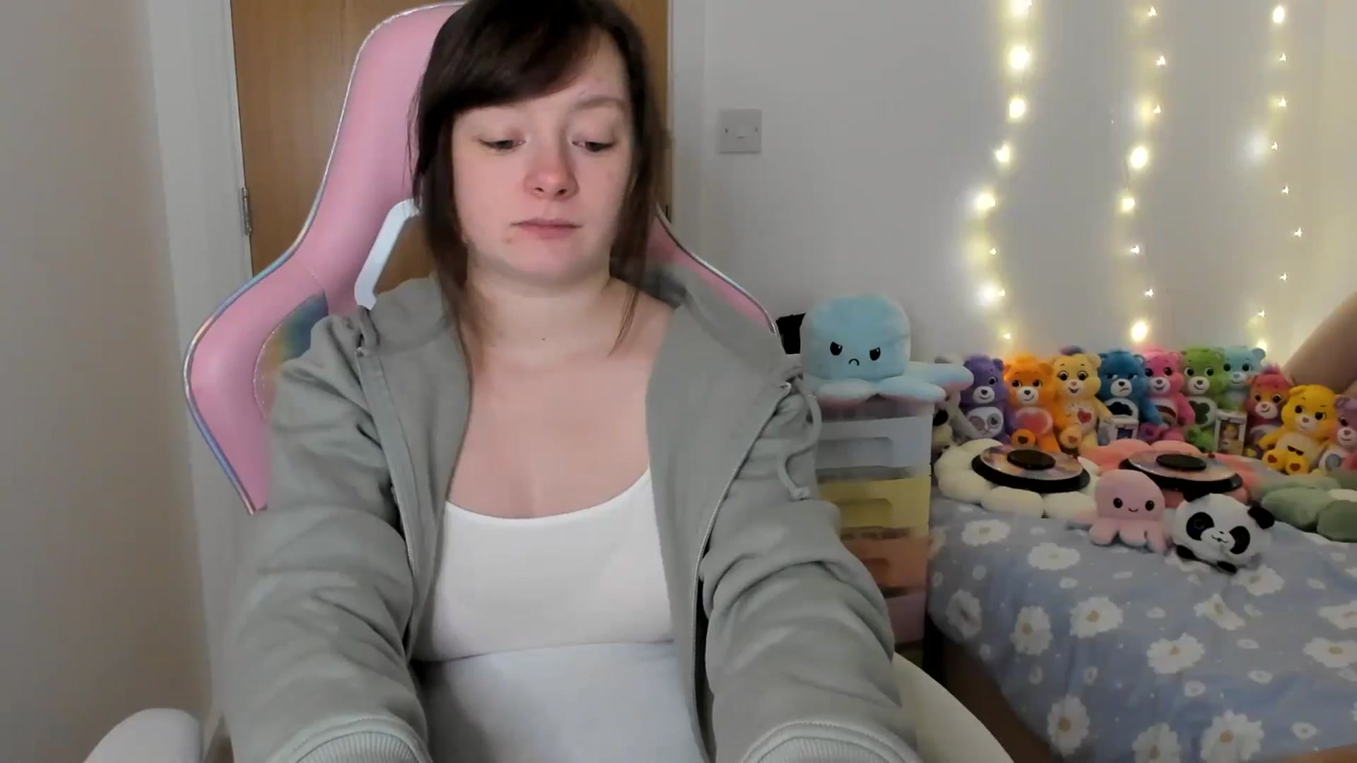 Gallery image thumbnail from JessieBear_'s myfreecams stream on, 01/14/2025, 18:09 image 10 of 20