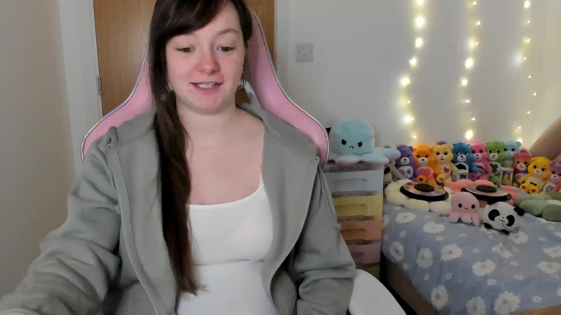 Gallery image thumbnail from JessieBear_'s myfreecams stream on, 01/14/2025, 18:09 image 8 of 20