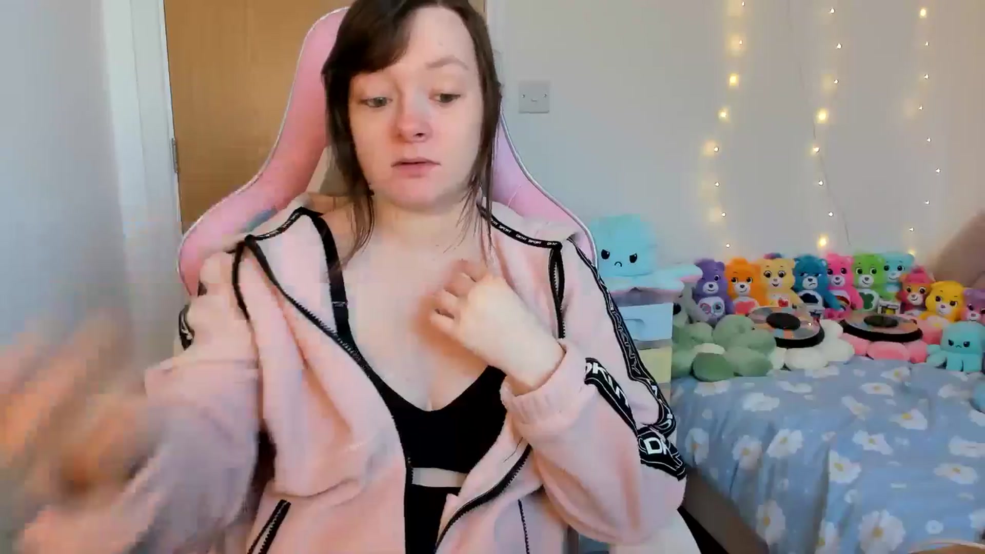 Gallery image thumbnail from JessieBear_'s myfreecams stream on, 01/16/2025, 16:23 image 7 of 20