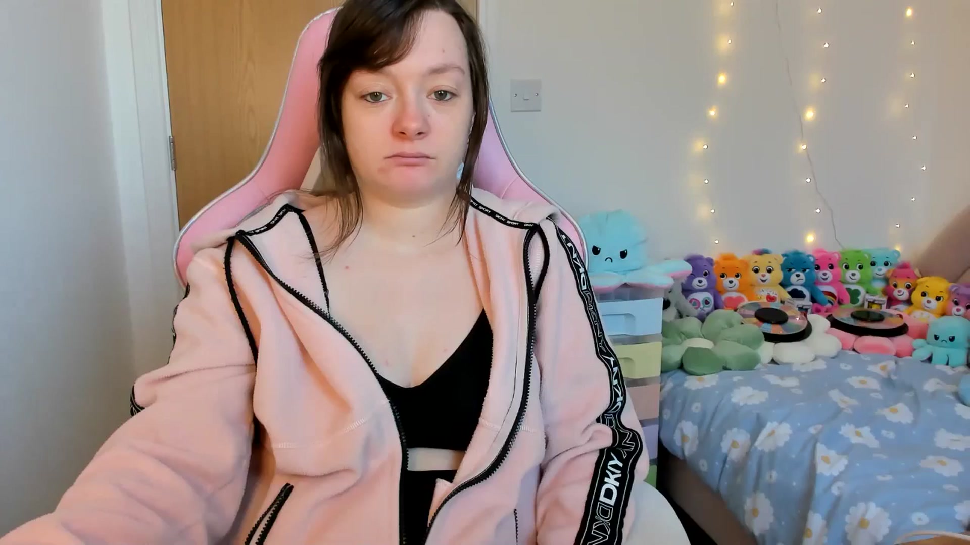 Gallery image thumbnail from JessieBear_'s myfreecams stream on, 01/16/2025, 16:23 image 6 of 20