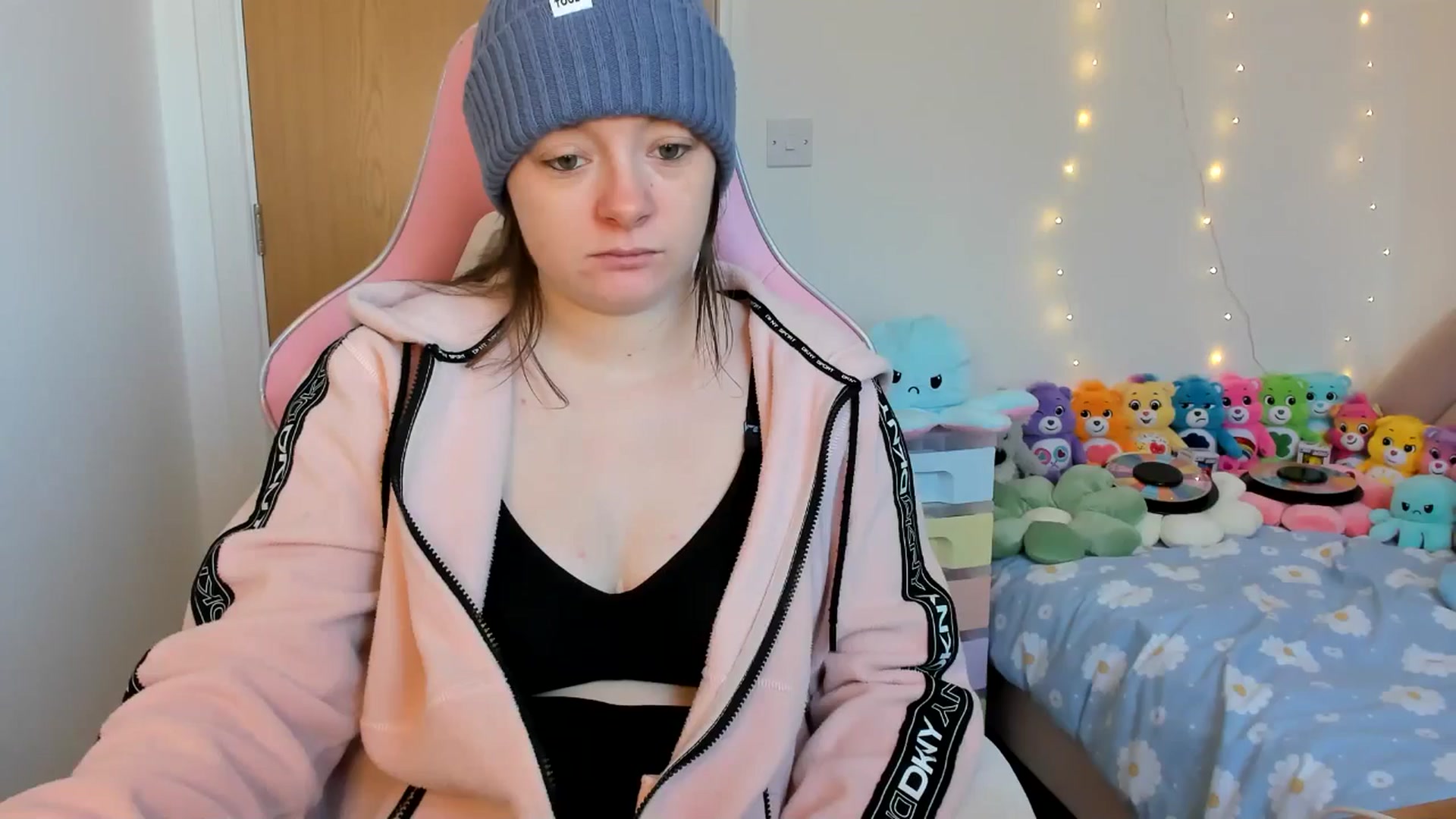 Gallery image thumbnail from JessieBear_'s myfreecams stream on, 01/16/2025, 16:23 image 4 of 20