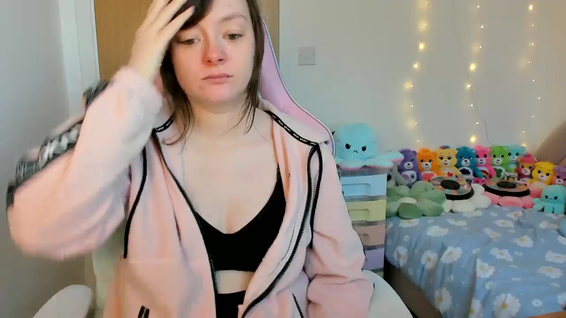 Gallery image thumbnail from JessieBear_'s myfreecams stream on, 01/16/2025, 16:23 image 10 of 20
