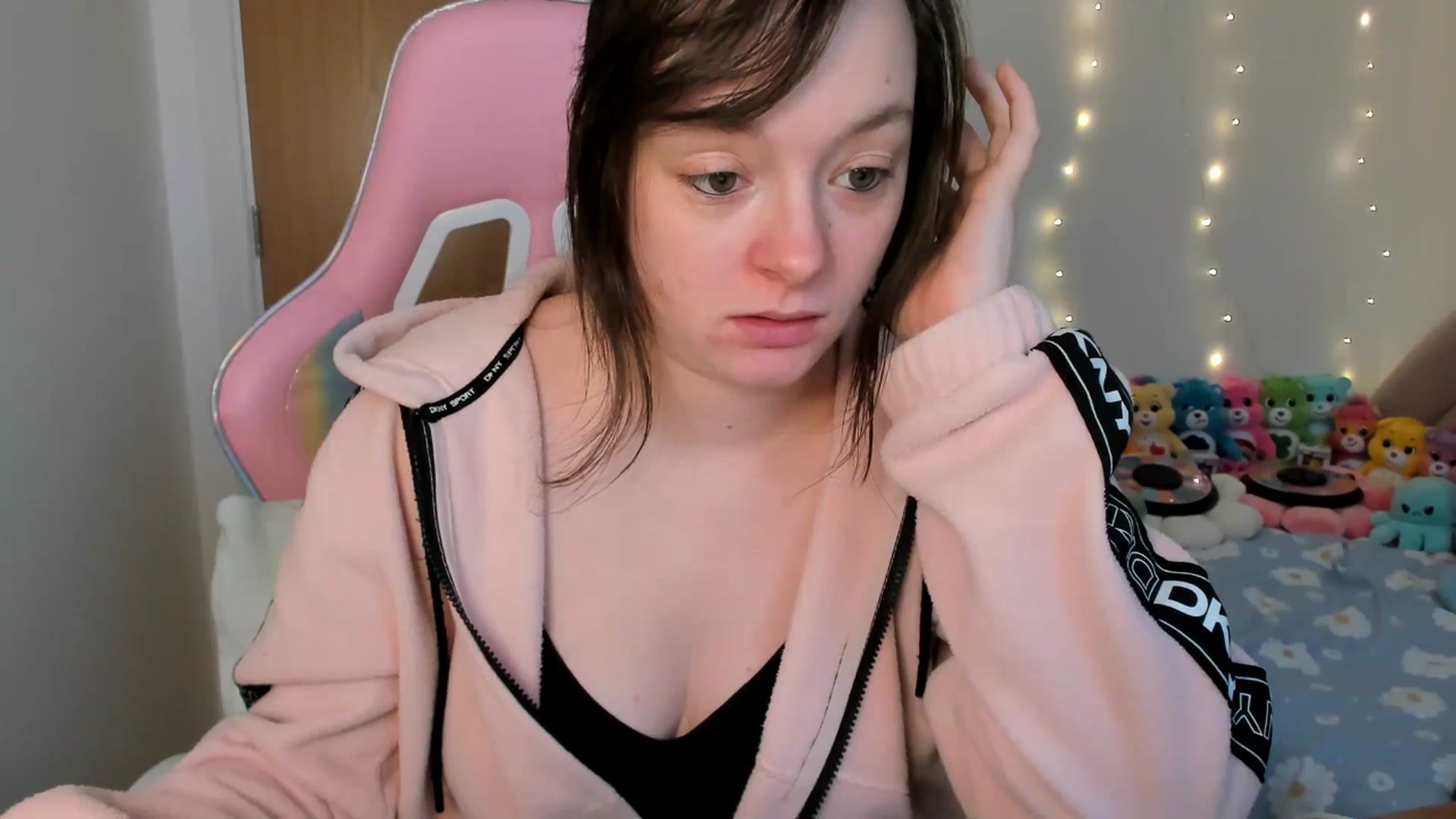 Gallery image thumbnail from JessieBear_'s myfreecams stream on, 01/16/2025, 16:23 image 20 of 20