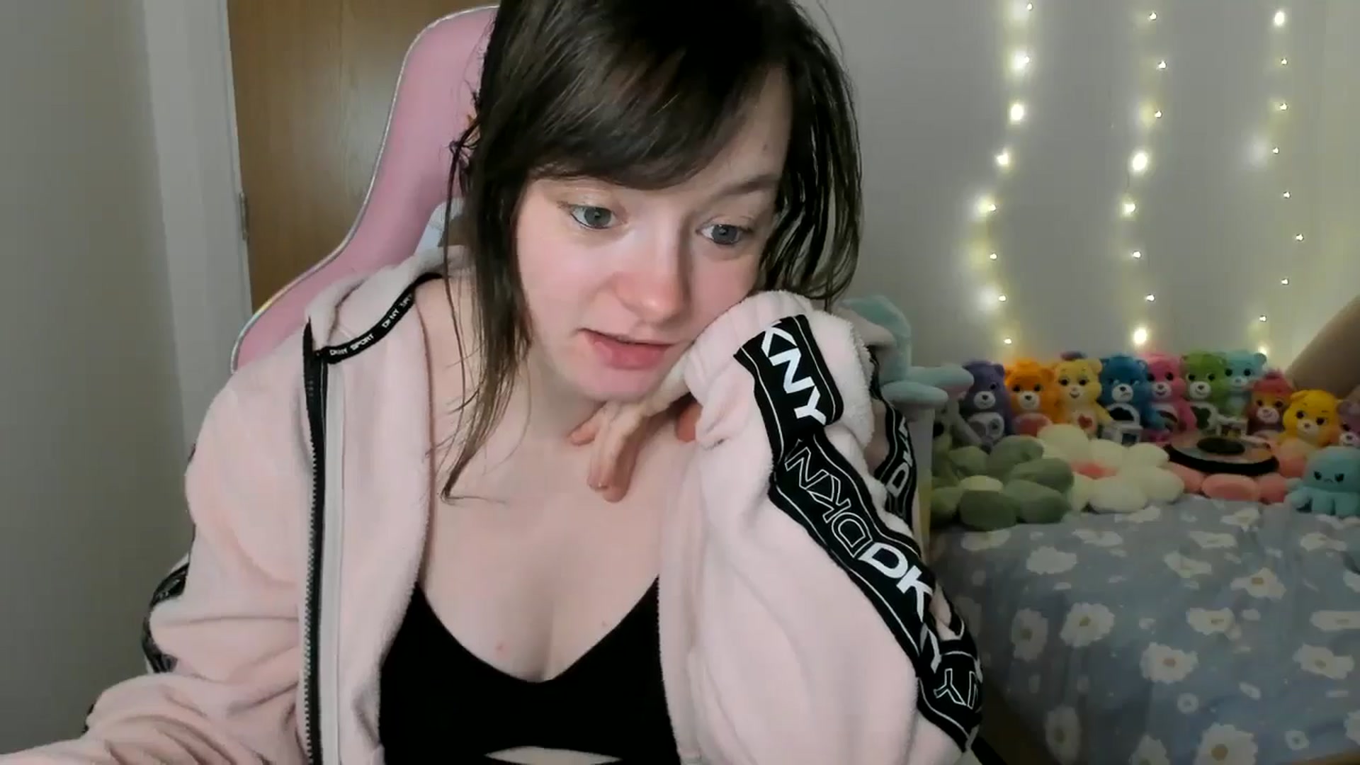 Gallery image thumbnail from JessieBear_'s myfreecams stream on, 01/16/2025, 18:06 image 18 of 20