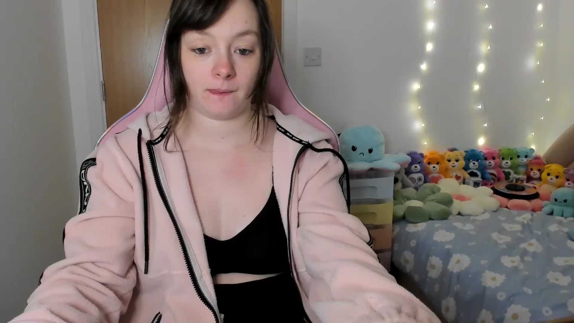 Gallery image thumbnail from JessieBear_'s myfreecams stream on, 01/16/2025, 18:06 image 8 of 20