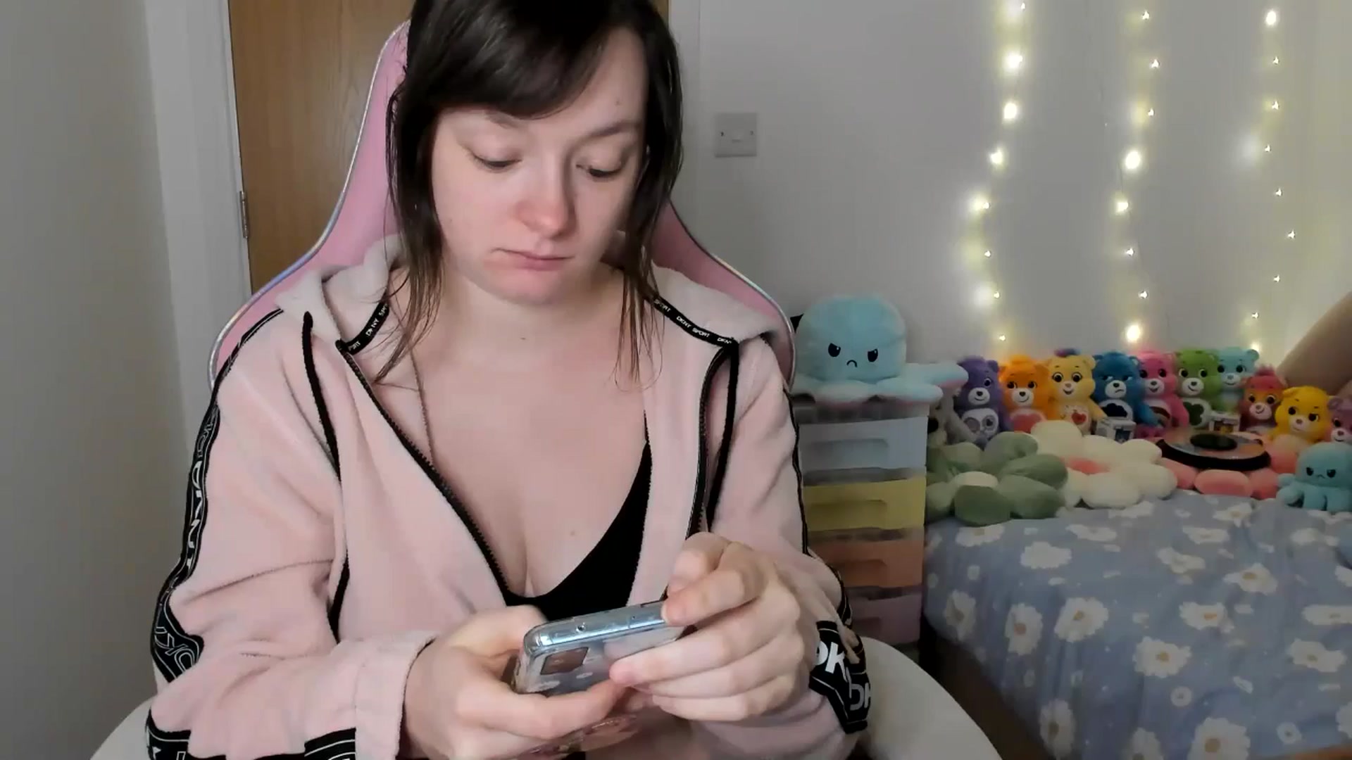 Gallery image thumbnail from JessieBear_'s myfreecams stream on, 01/16/2025, 18:06 image 4 of 20
