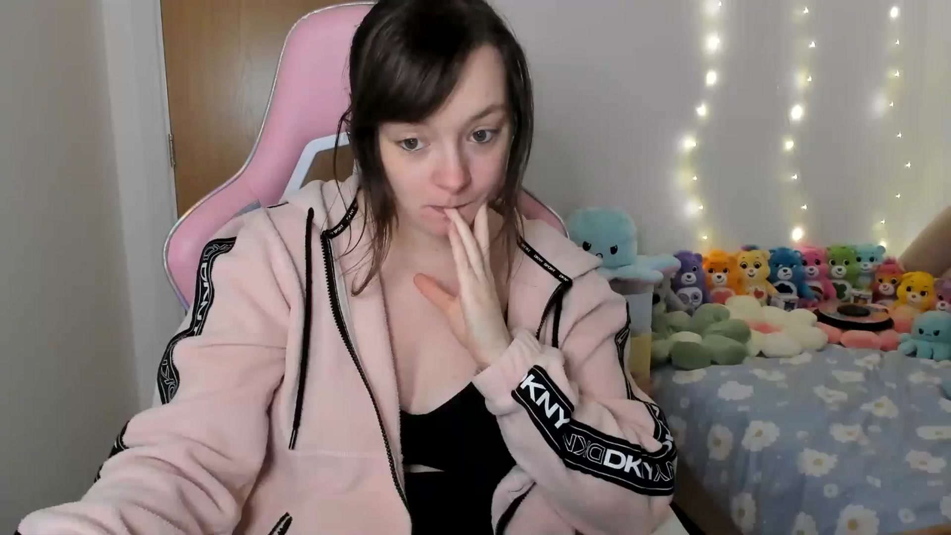 Gallery image thumbnail from JessieBear_'s myfreecams stream on, 01/16/2025, 18:06 image 12 of 20