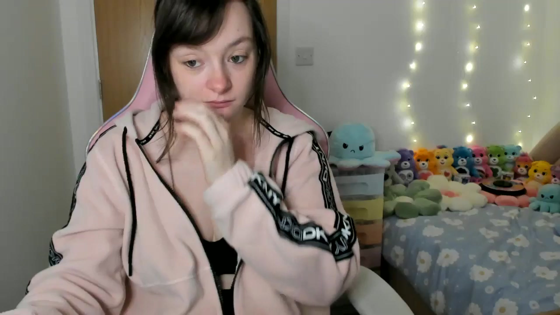 Gallery image thumbnail from JessieBear_'s myfreecams stream on, 01/16/2025, 18:06 image 3 of 20