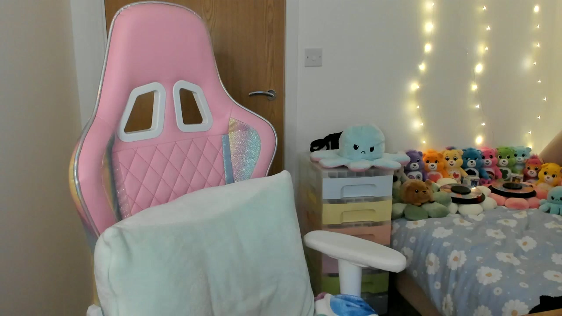 Gallery image thumbnail from JessieBear_'s myfreecams stream on, 01/20/2025, 16:42 image 13 of 20