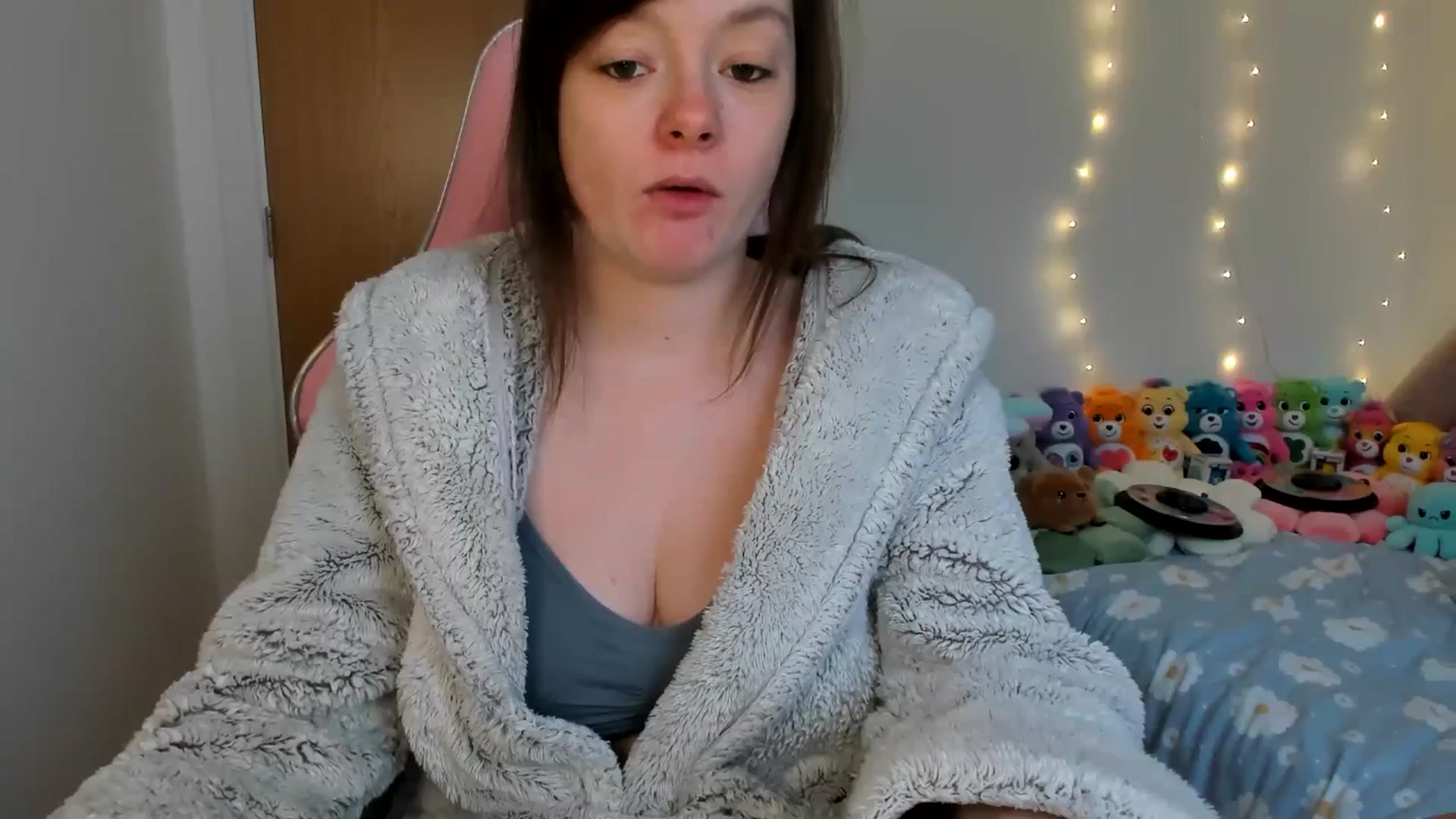 Gallery image thumbnail from JessieBear_'s myfreecams stream on, 01/21/2025, 16:37 image 1 of 20
