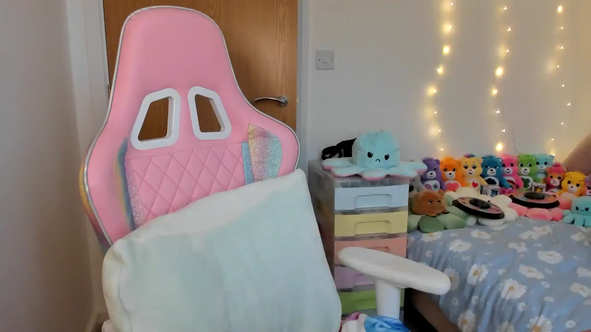 Gallery image thumbnail from JessieBear_'s myfreecams stream on, 01/21/2025, 16:37 image 2 of 20