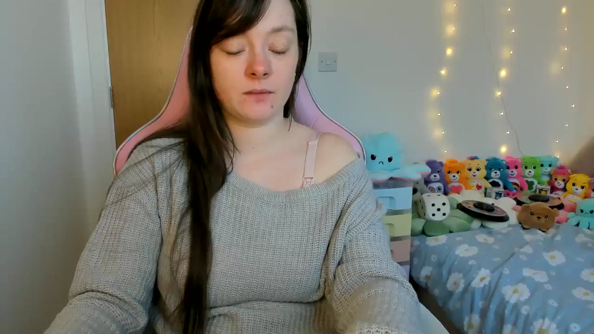 Gallery image thumbnail from JessieBear_'s myfreecams stream on, 01/24/2025, 15:58 image 7 of 20