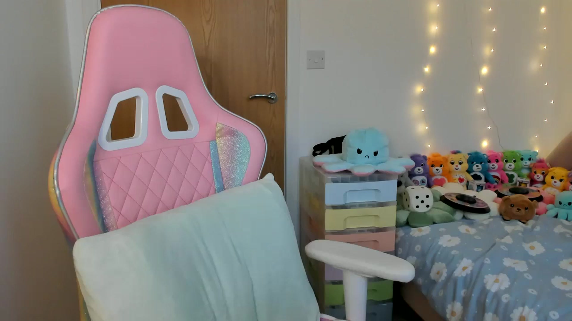 Gallery image thumbnail from JessieBear_'s myfreecams stream on, 01/24/2025, 18:17 image 2 of 20