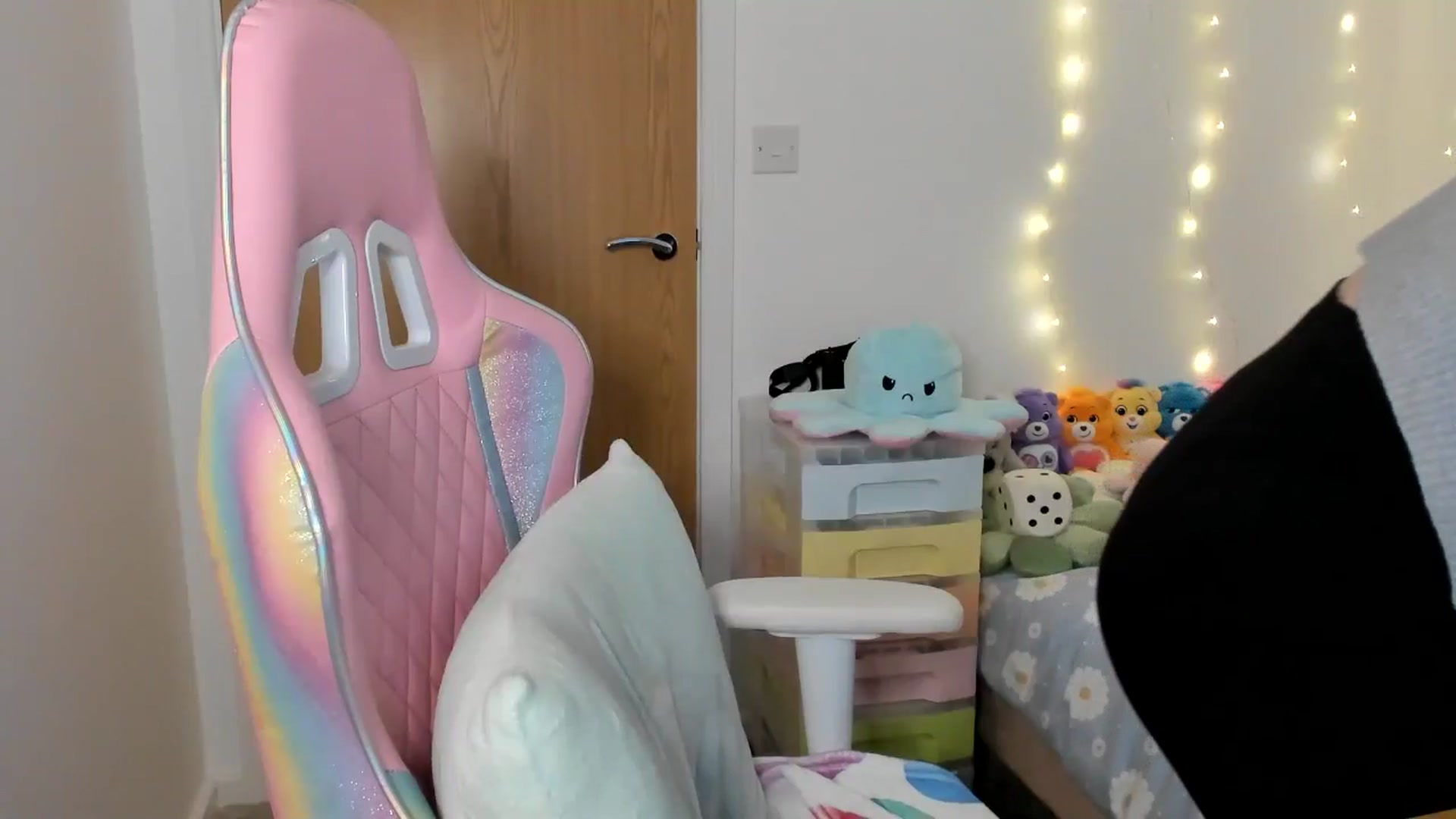 Gallery image thumbnail from JessieBear_'s myfreecams stream on, 01/27/2025, 17:16 image 17 of 20