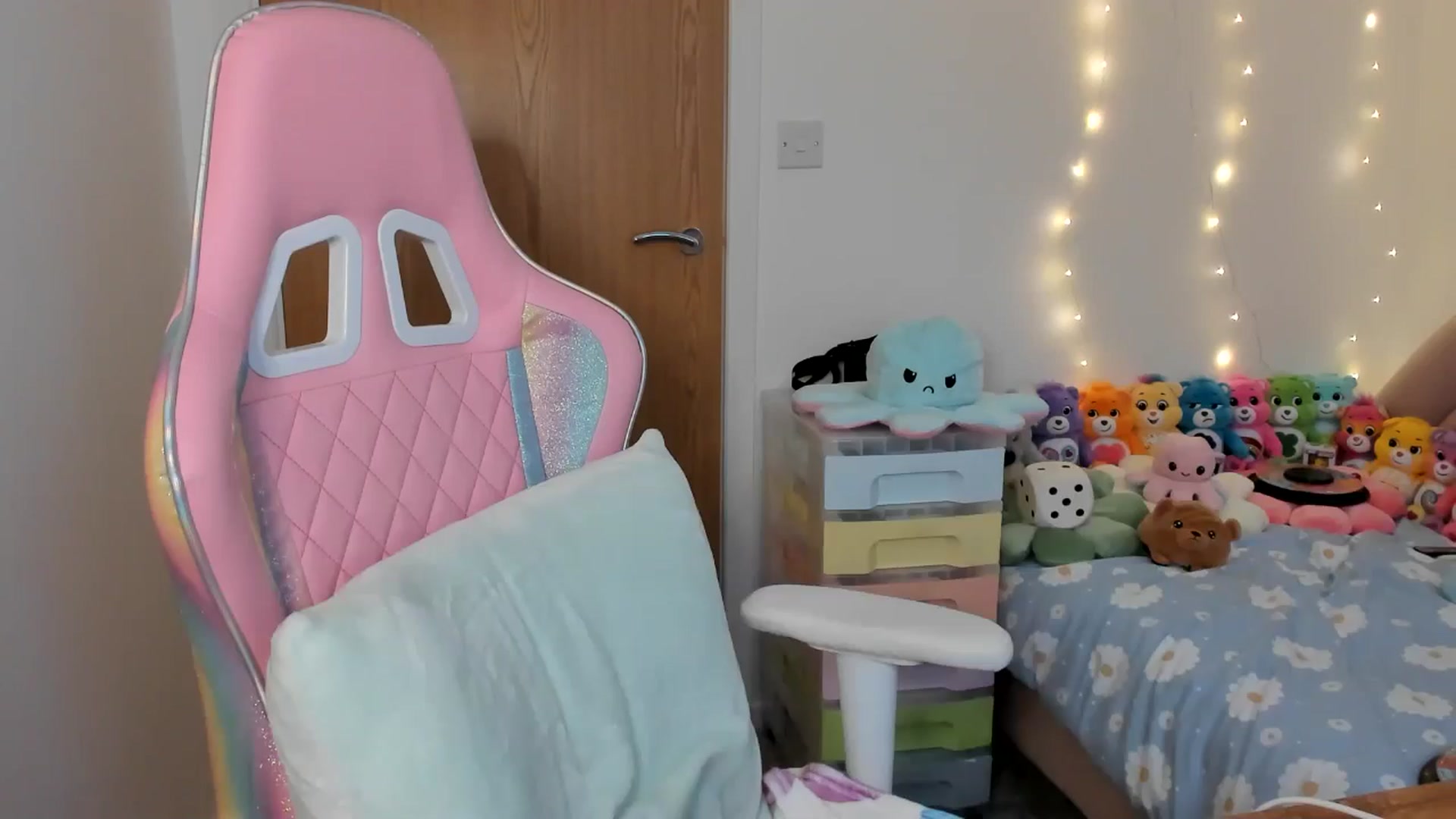 Gallery image thumbnail from JessieBear_'s myfreecams stream on, 01/28/2025, 16:14 image 14 of 20