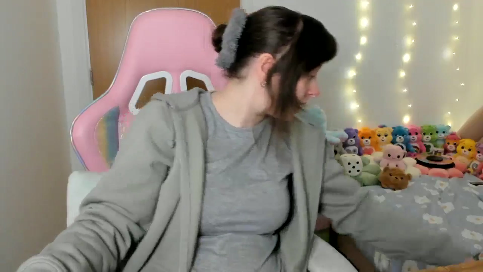 Gallery image thumbnail from JessieBear_'s myfreecams stream on, 01/28/2025, 17:54 image 4 of 20