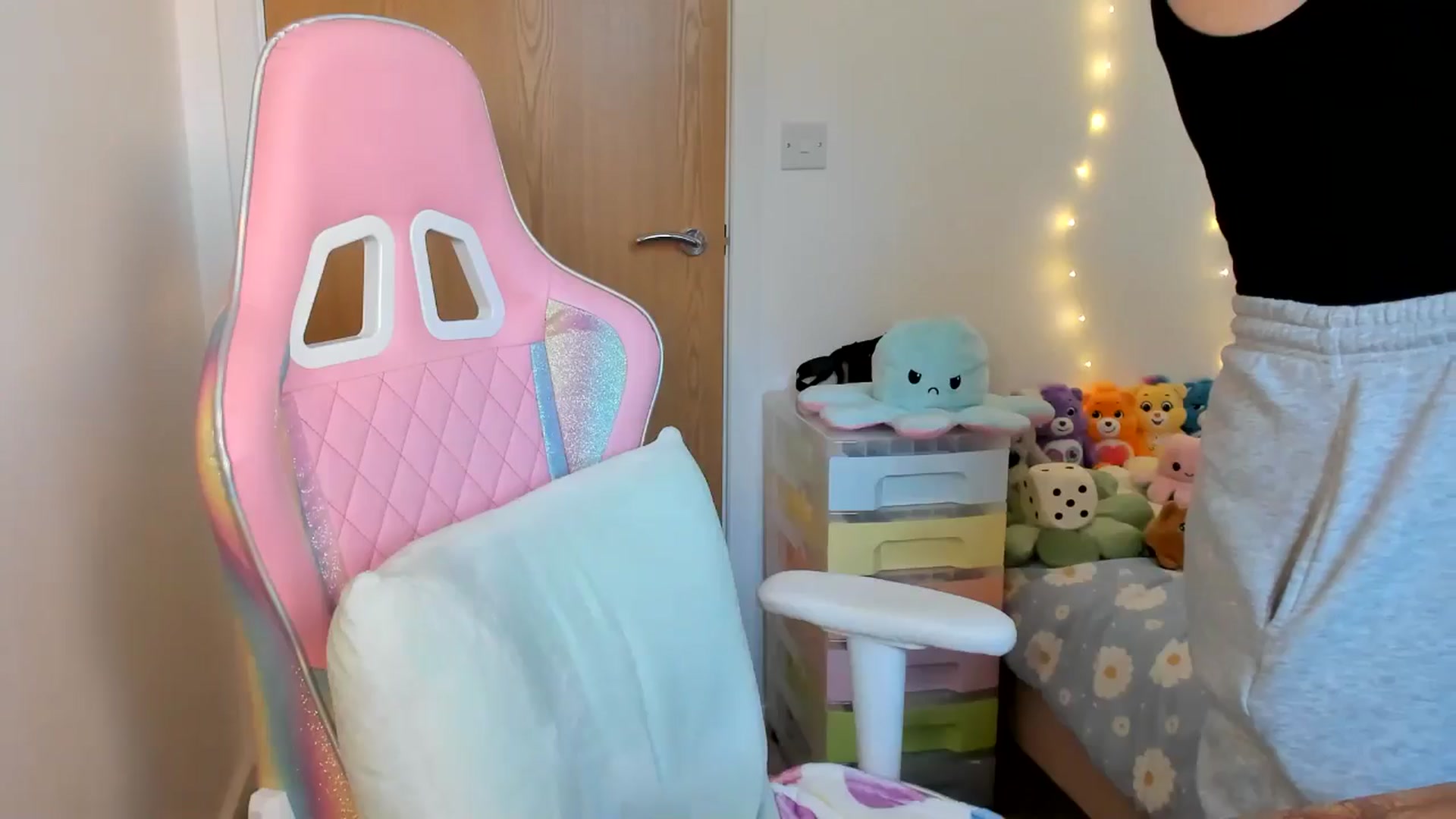 Gallery image thumbnail from JessieBear_'s myfreecams stream on, 01/30/2025, 17:23 image 11 of 20