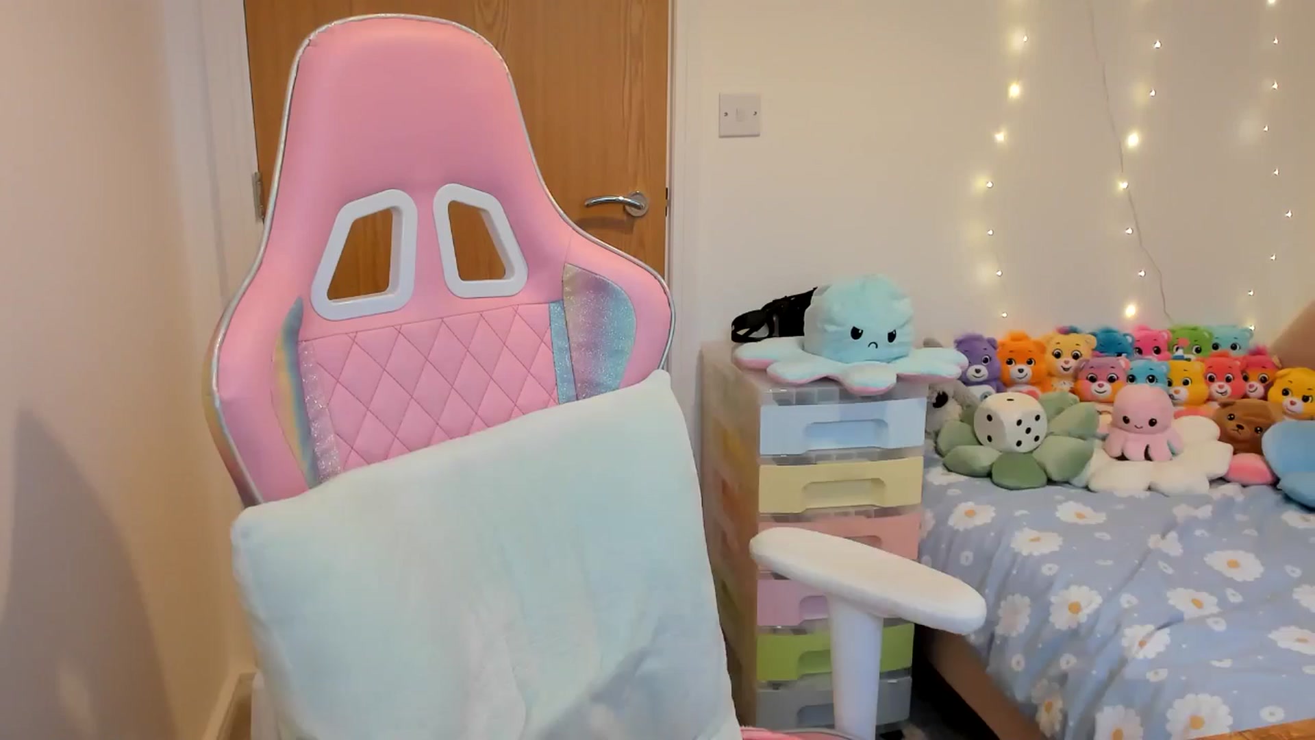 Gallery image thumbnail from JessieBear_'s myfreecams stream on, 01/31/2025, 16:48 image 10 of 20