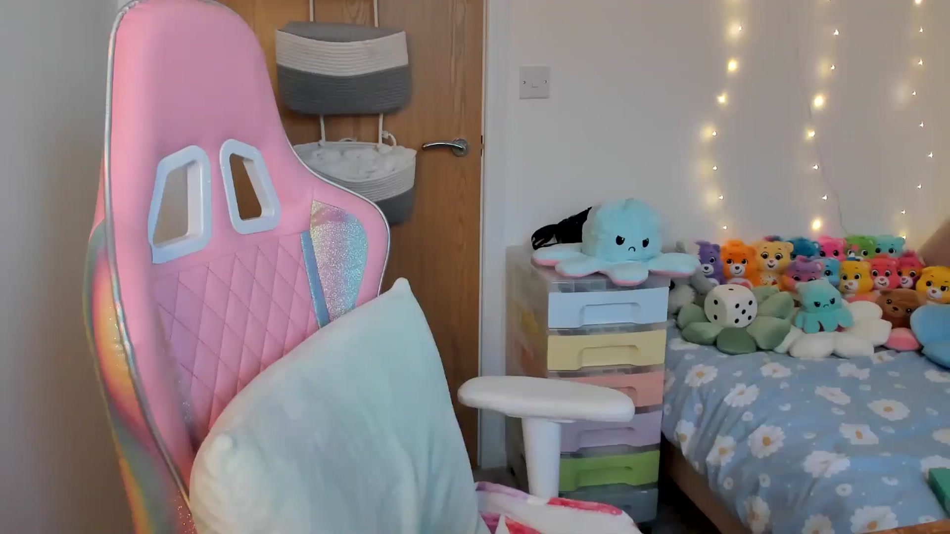 Gallery image thumbnail from JessieBear_'s myfreecams stream on, 02/03/2025, 17:47 image 13 of 20