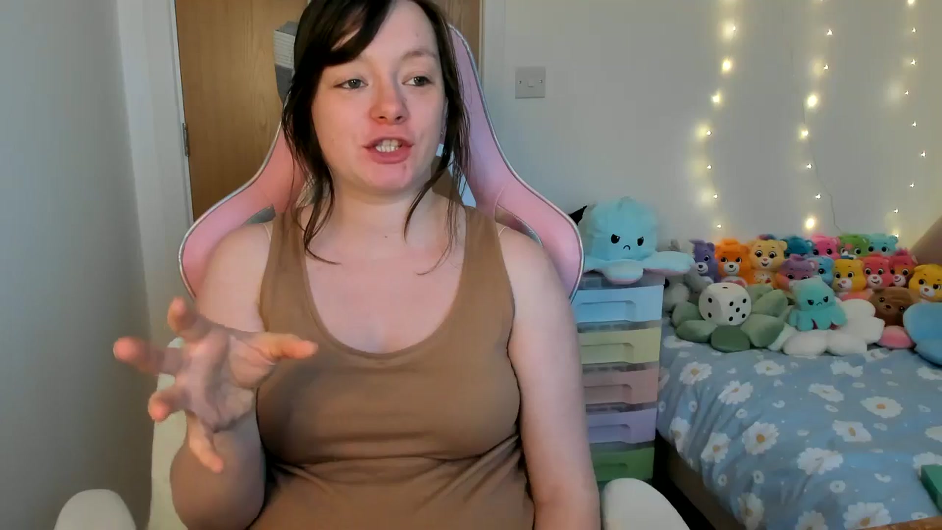 Gallery image thumbnail from JessieBear_'s myfreecams stream on, 02/03/2025, 17:47 image 14 of 20