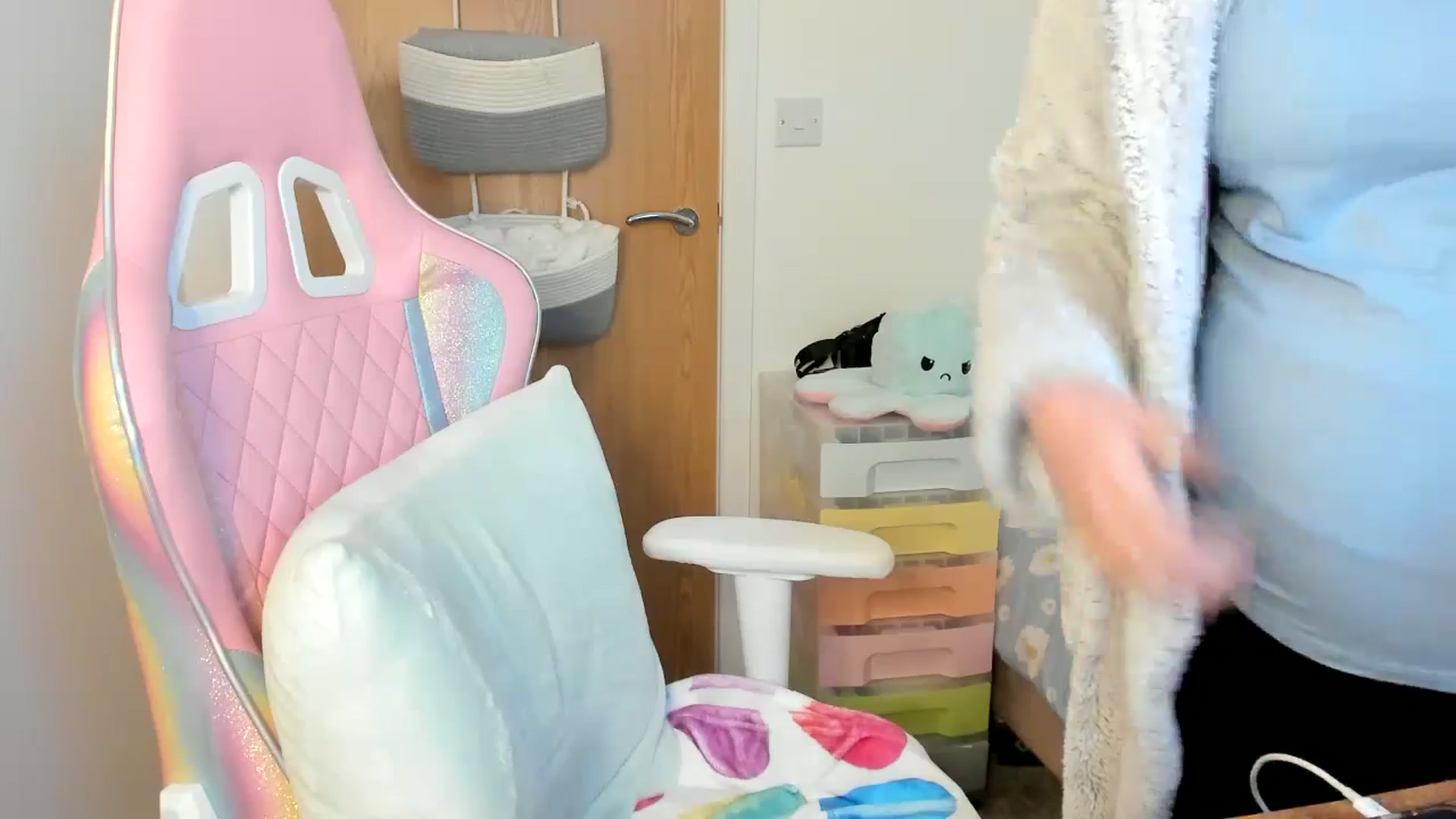 Gallery image thumbnail from JessieBear_'s myfreecams stream on, 02/04/2025, 17:37 image 13 of 20