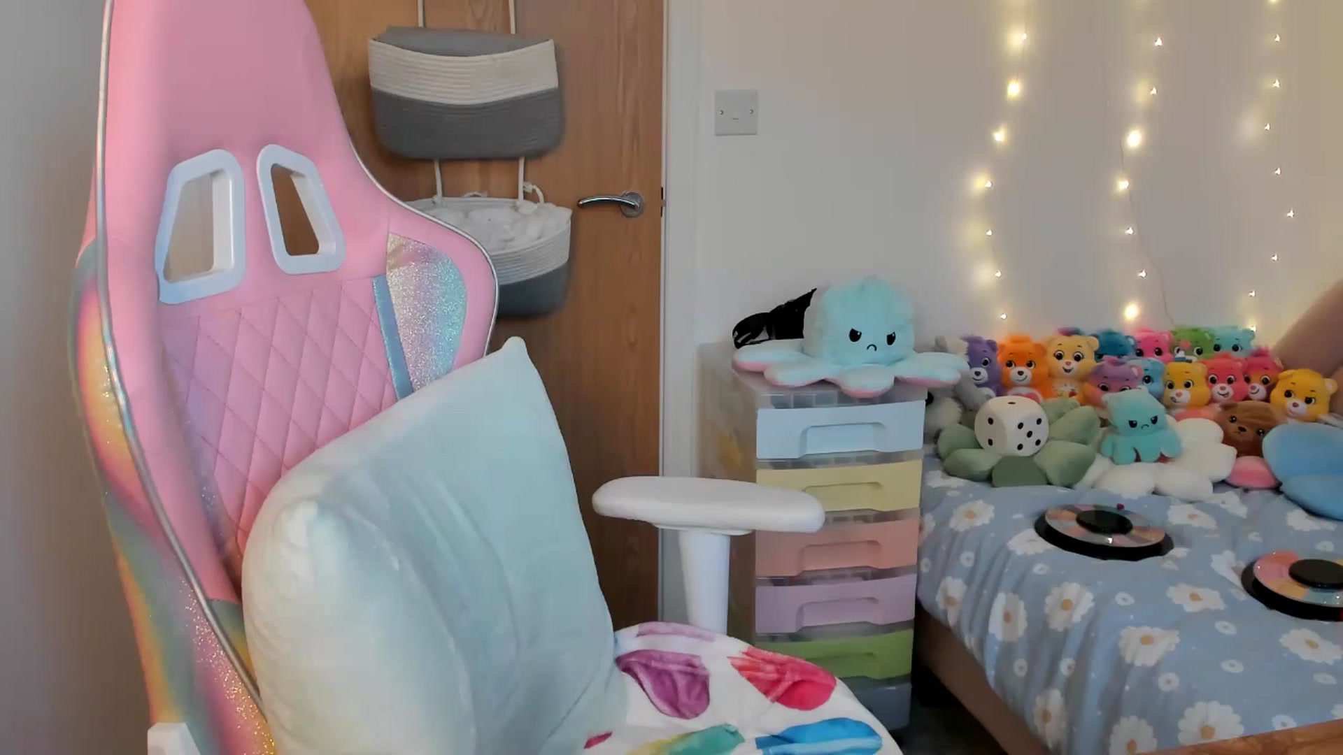 Gallery image thumbnail from JessieBear_'s myfreecams stream on, 02/04/2025, 17:37 image 12 of 20