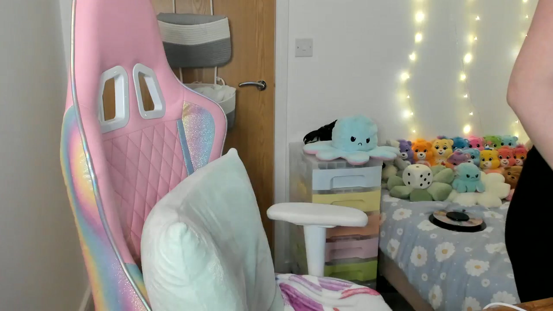 Gallery image thumbnail from JessieBear_'s myfreecams stream on, 02/06/2025, 17:21 image 20 of 20