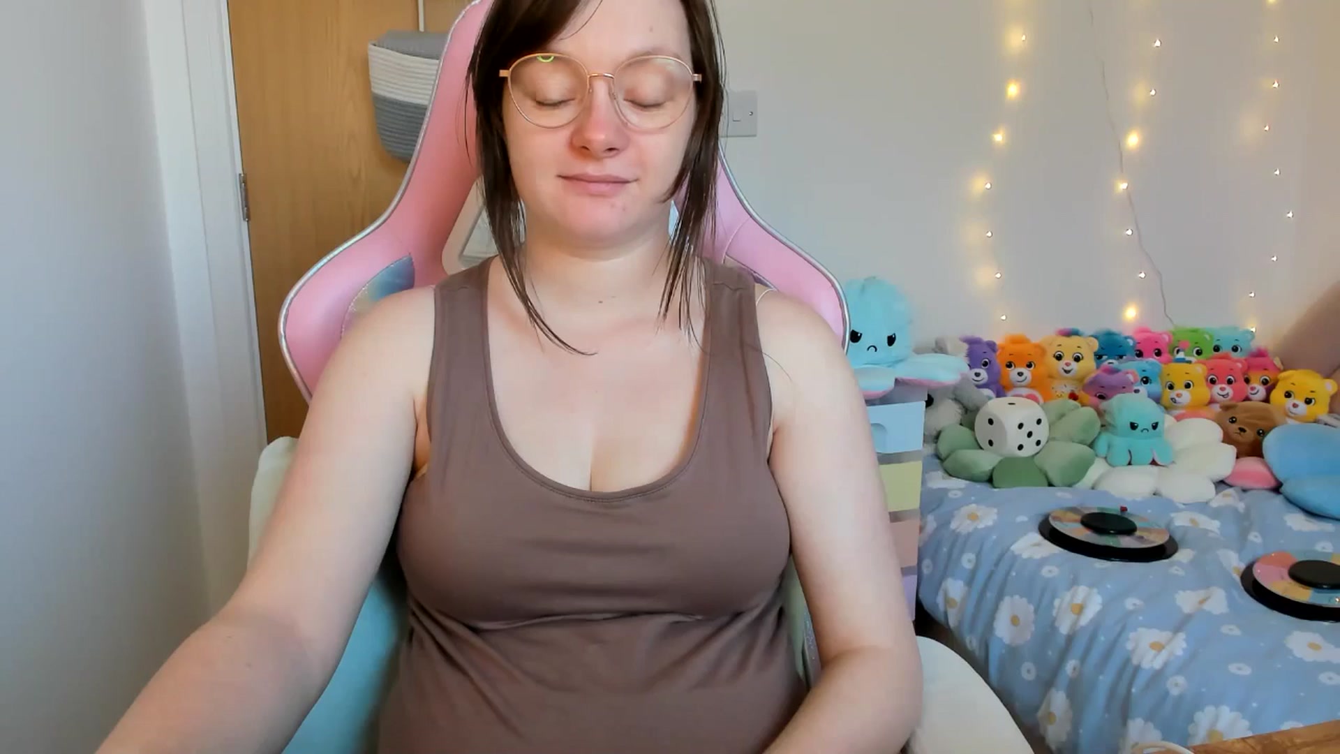 Gallery image thumbnail from JessieBear_'s myfreecams stream on, 02/06/2025, 17:21 image 3 of 20