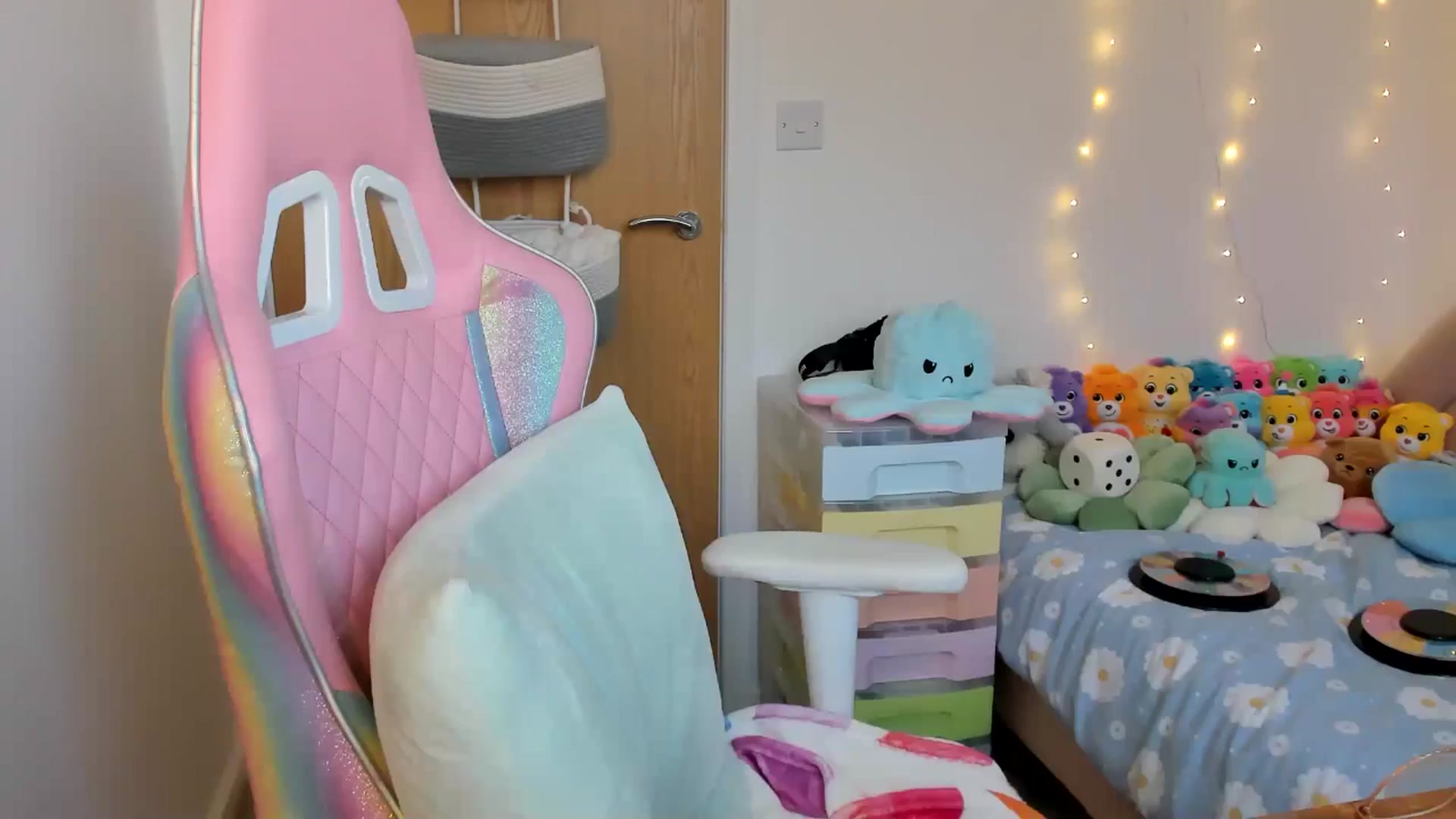 Gallery image thumbnail from JessieBear_'s myfreecams stream on, 02/06/2025, 17:21 image 8 of 20