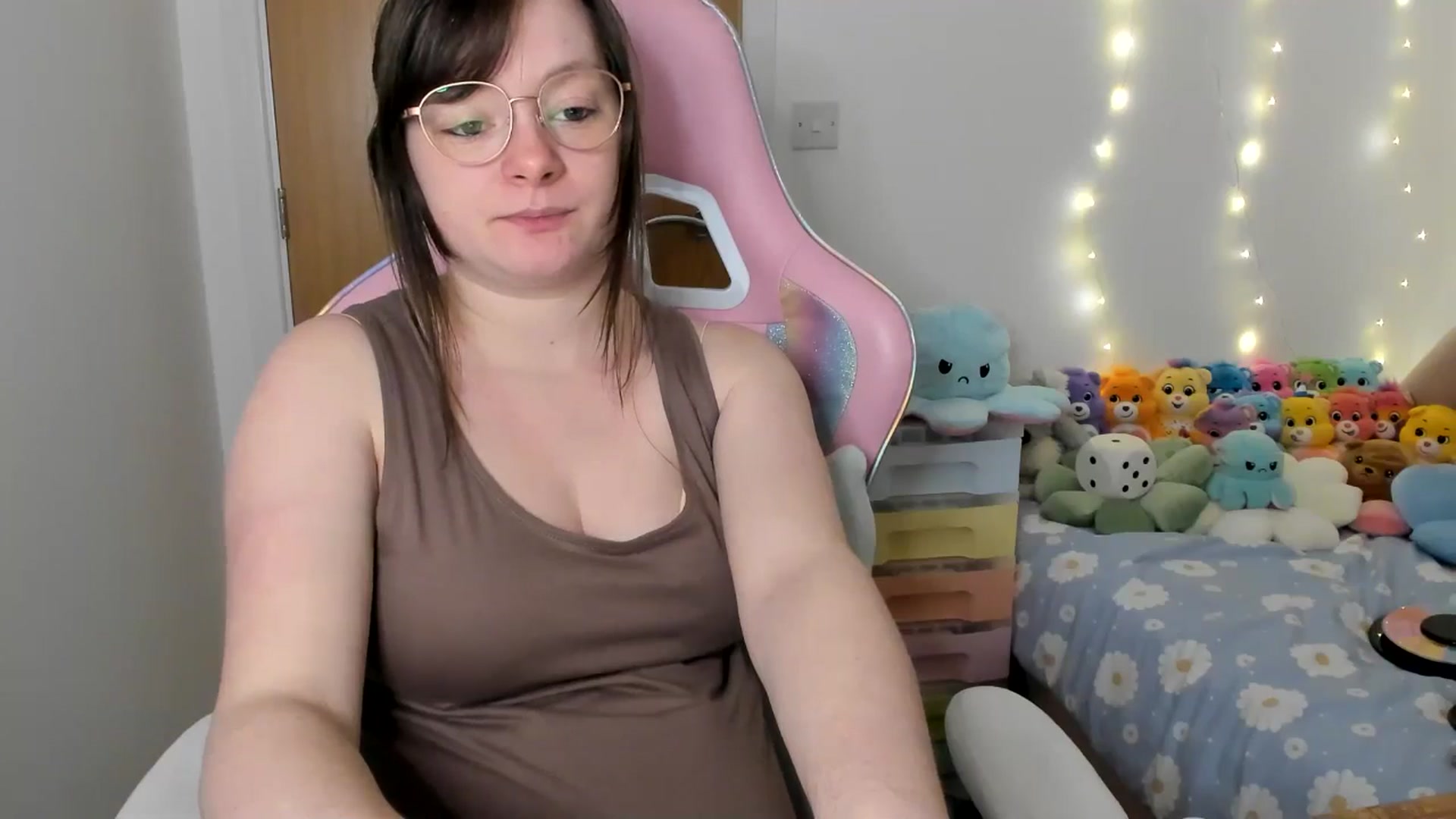 Gallery image thumbnail from JessieBear_'s myfreecams stream on, 02/06/2025, 17:58 image 13 of 20