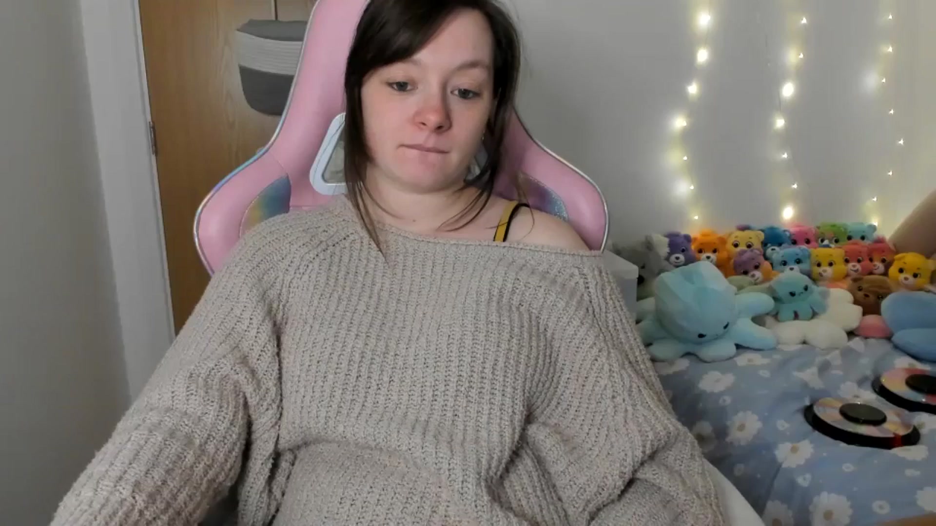 Gallery image thumbnail from JessieBear_'s myfreecams stream on, 02/13/2025, 17:35 image 17 of 20