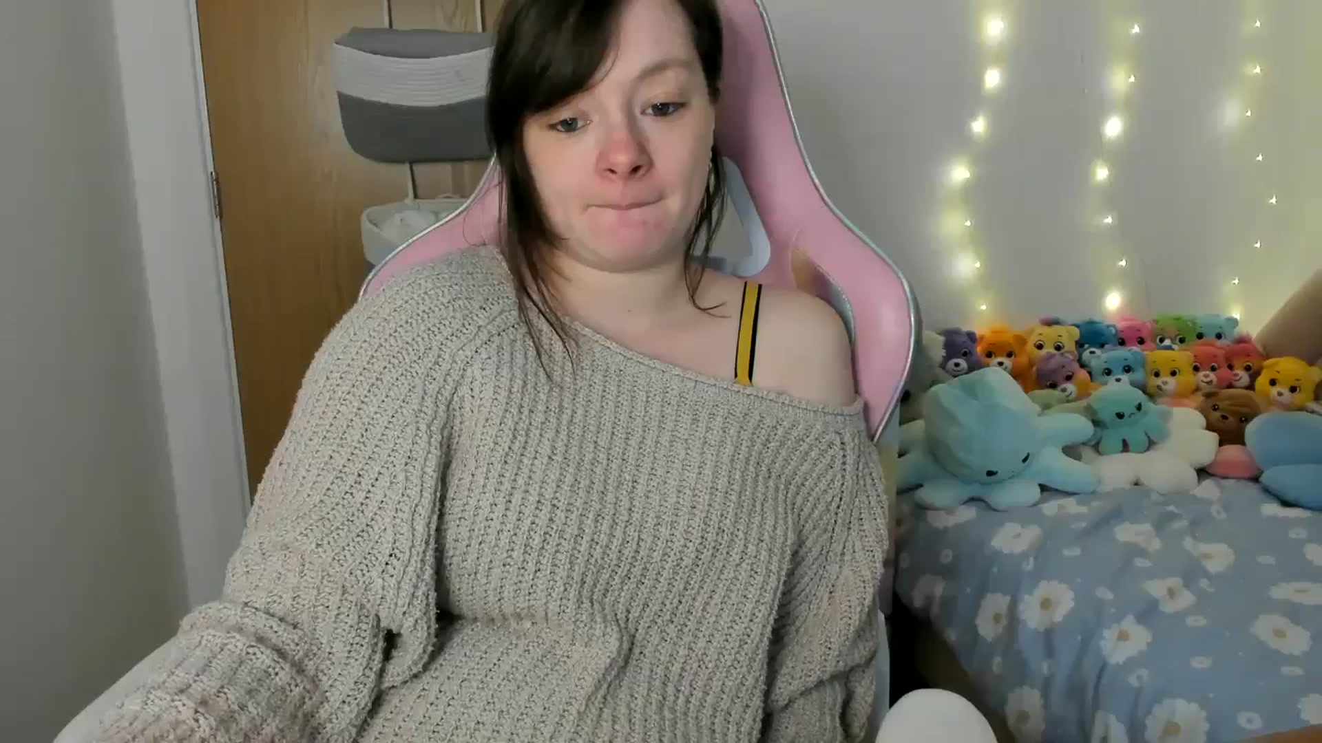 Gallery image thumbnail from JessieBear_'s myfreecams stream on, 02/13/2025, 17:35 image 12 of 20