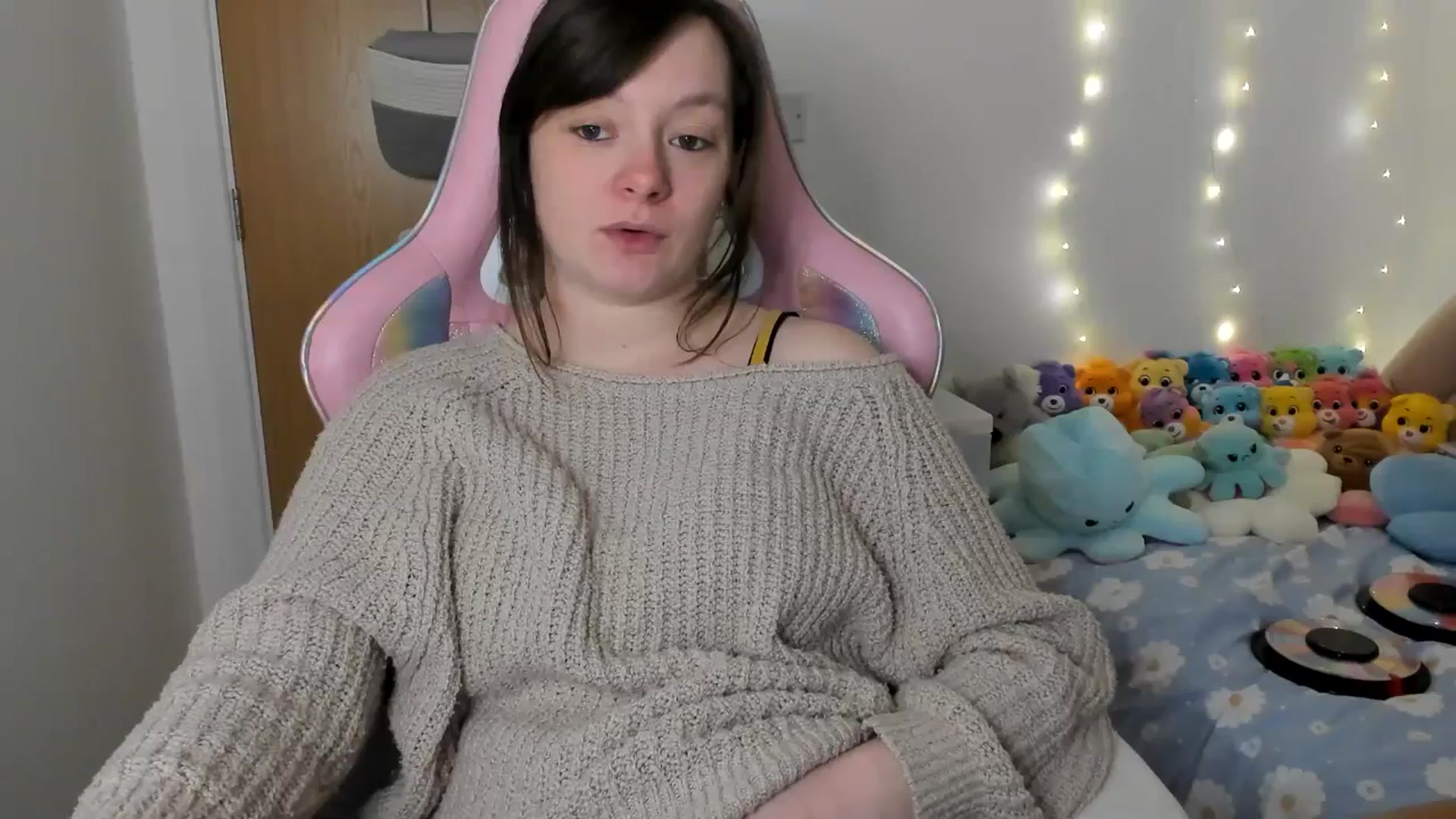 Gallery image thumbnail from JessieBear_'s myfreecams stream on, 02/13/2025, 17:35 image 18 of 20