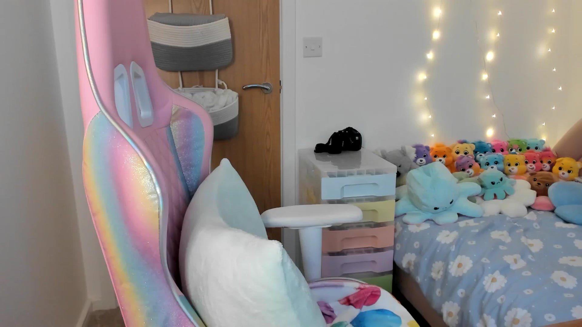 Gallery image thumbnail from JessieBear_'s myfreecams stream on, 02/13/2025, 17:35 image 1 of 20