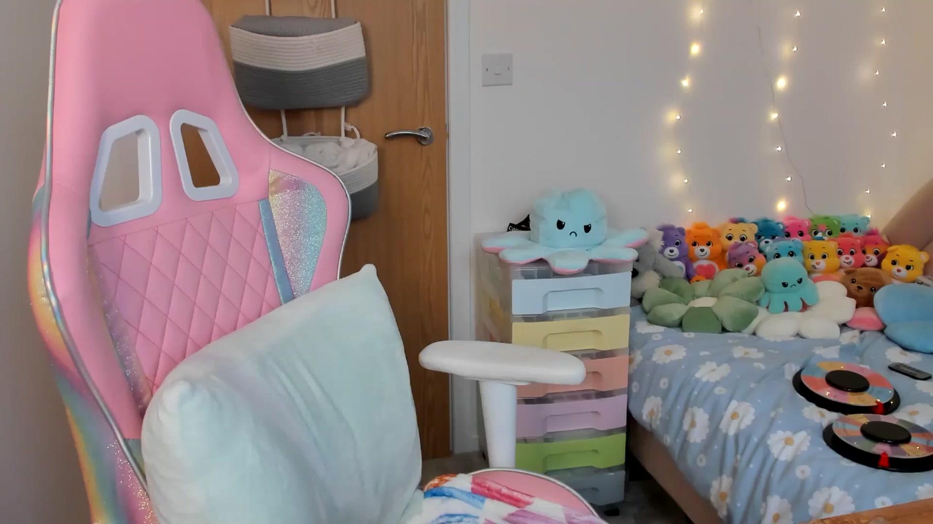 Gallery image thumbnail from JessieBear_'s myfreecams stream on, 02/17/2025, 17:37 image 14 of 20
