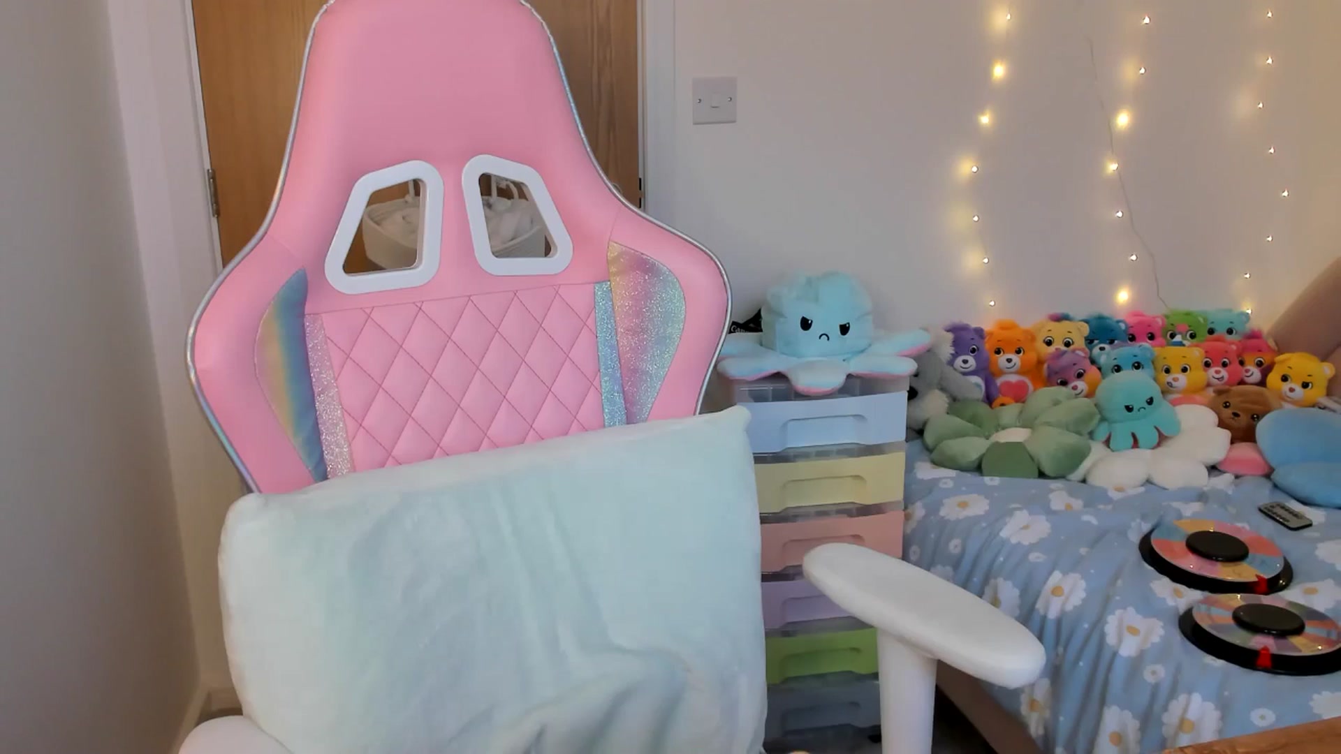 Gallery image thumbnail from JessieBear_'s myfreecams stream on, 02/18/2025, 18:06 image 11 of 20