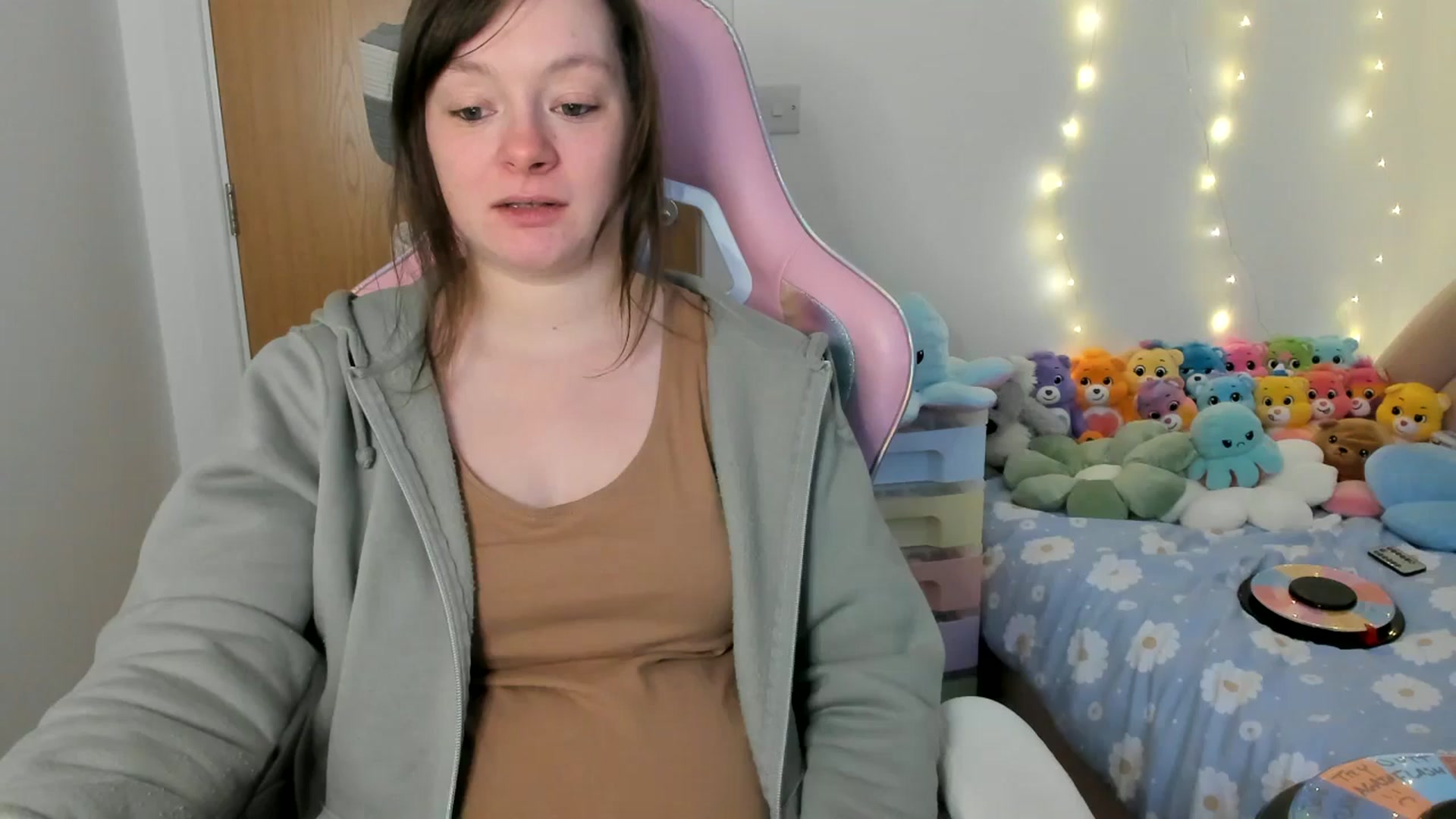 Gallery image thumbnail from JessieBear_'s myfreecams stream on, 02/18/2025, 18:06 image 16 of 20