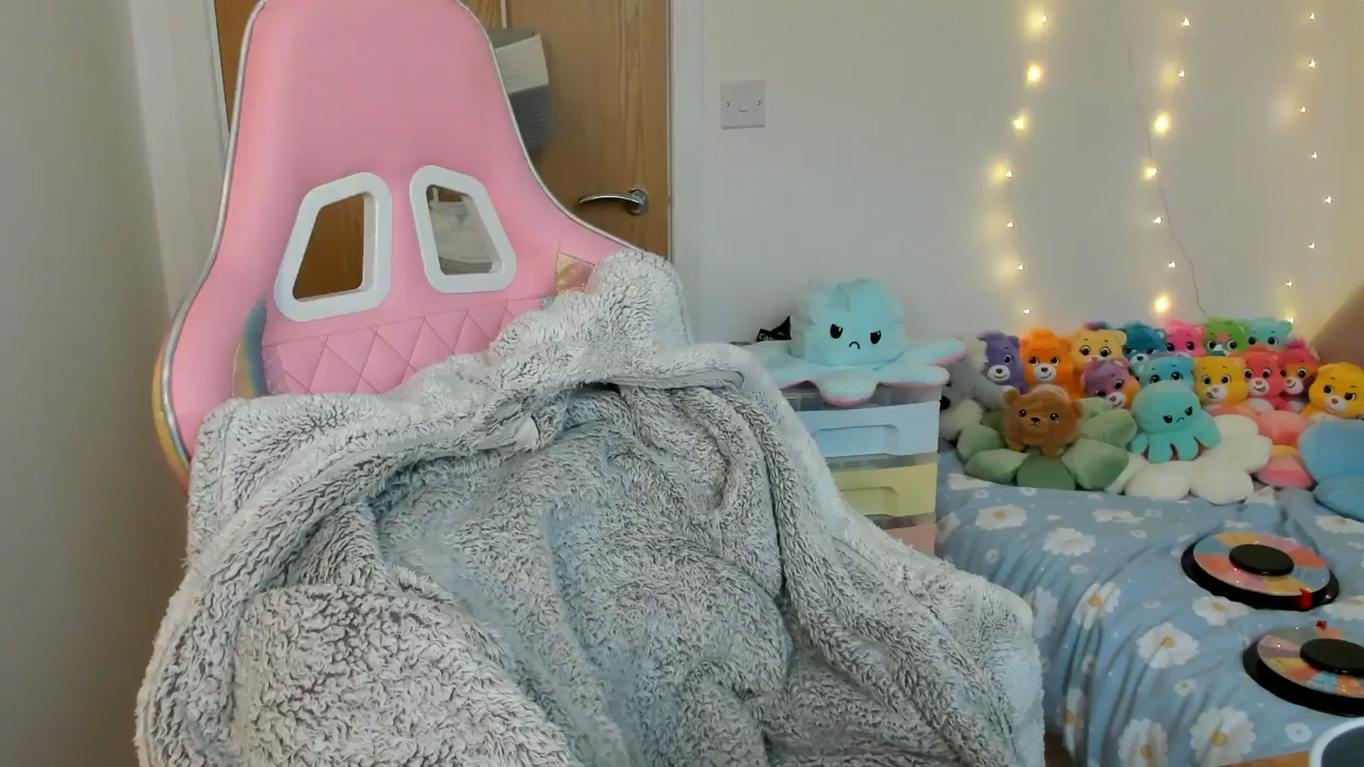 Gallery image thumbnail from JessieBear_'s myfreecams stream on, 02/19/2025, 16:46 image 5 of 20
