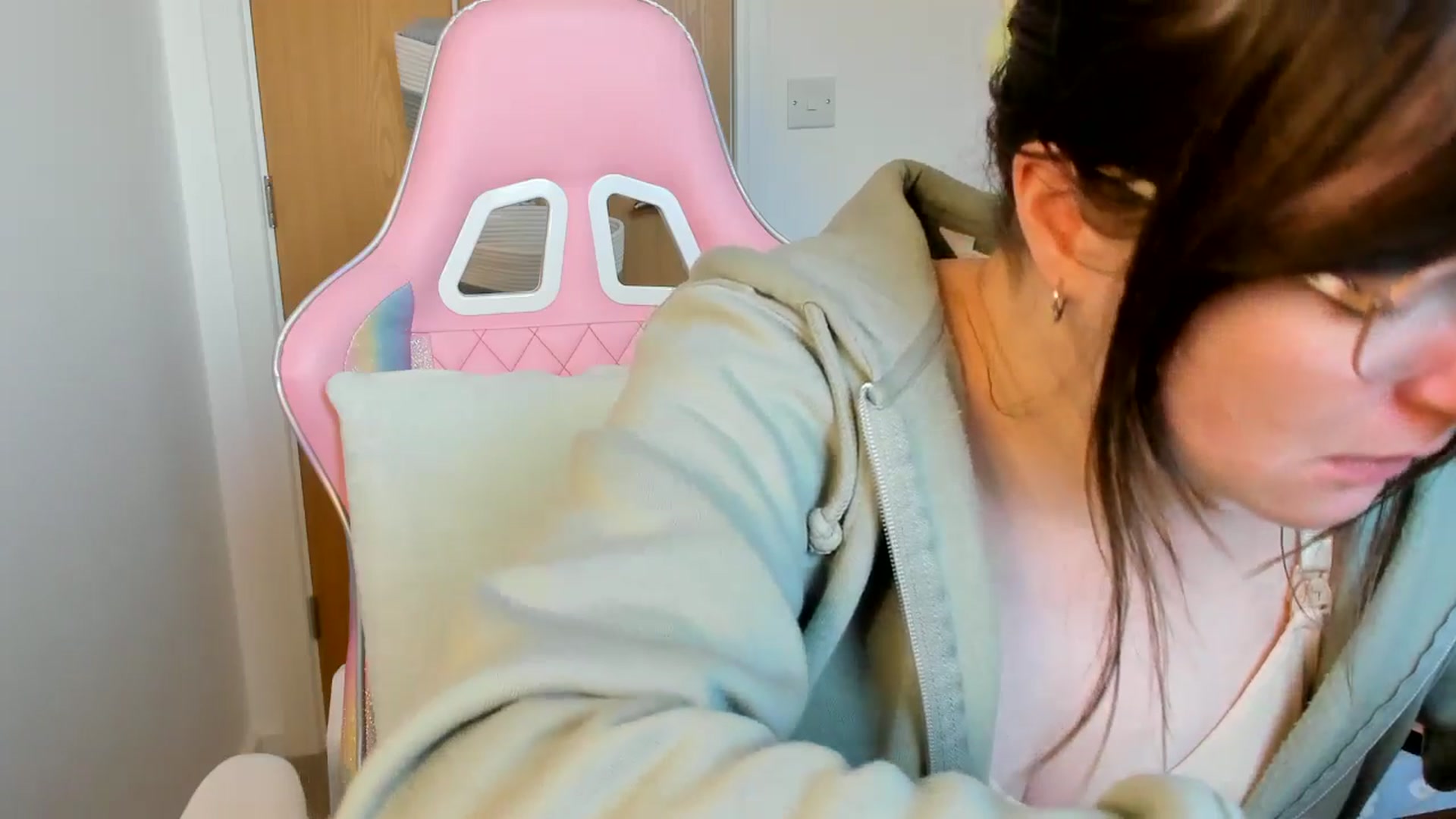 Gallery image thumbnail from JessieBear_'s myfreecams stream on, 02/20/2025, 18:23 image 10 of 20