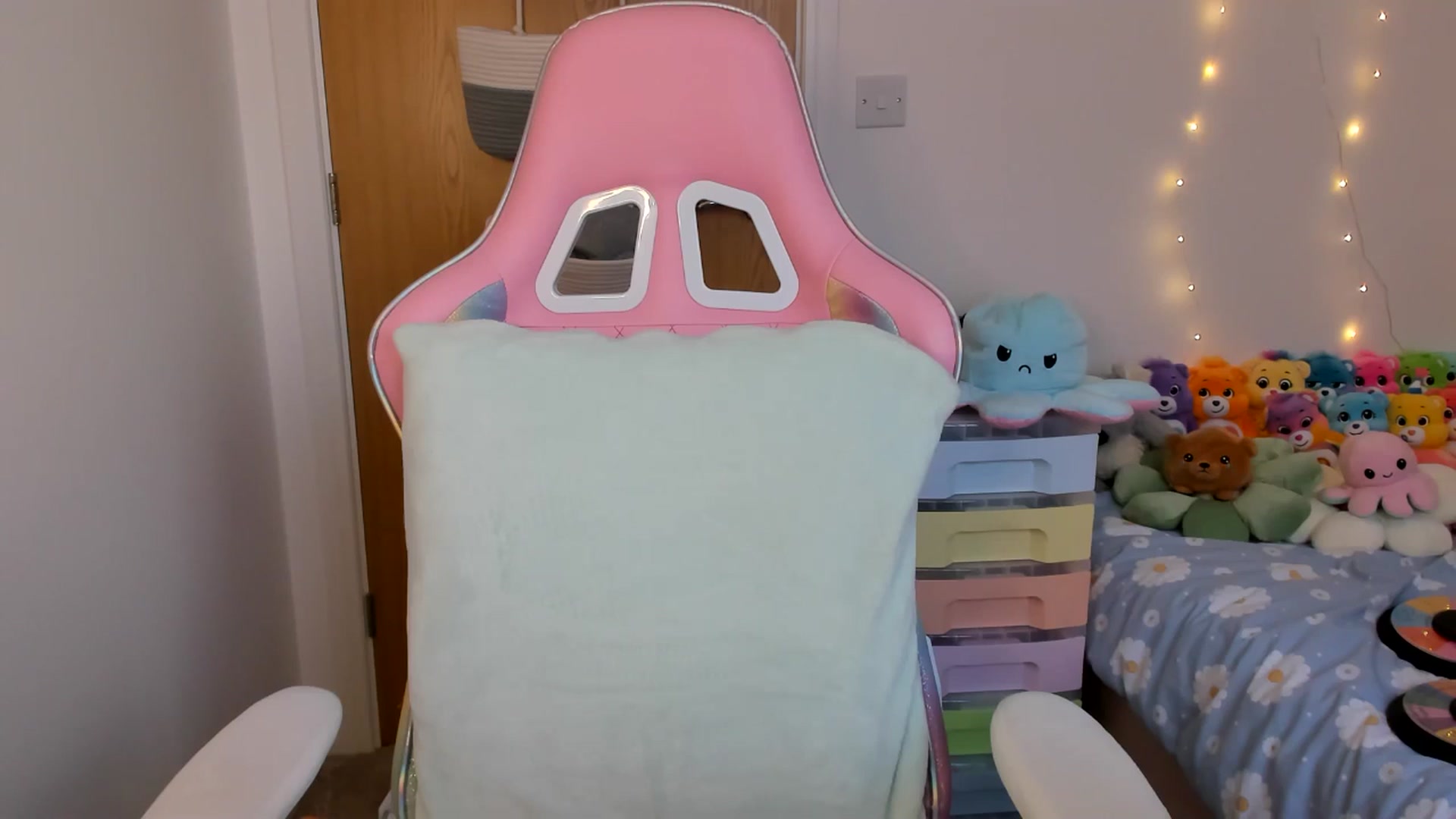 Gallery image thumbnail from JessieBear_'s myfreecams stream on, 02/25/2025, 16:23 image 13 of 20