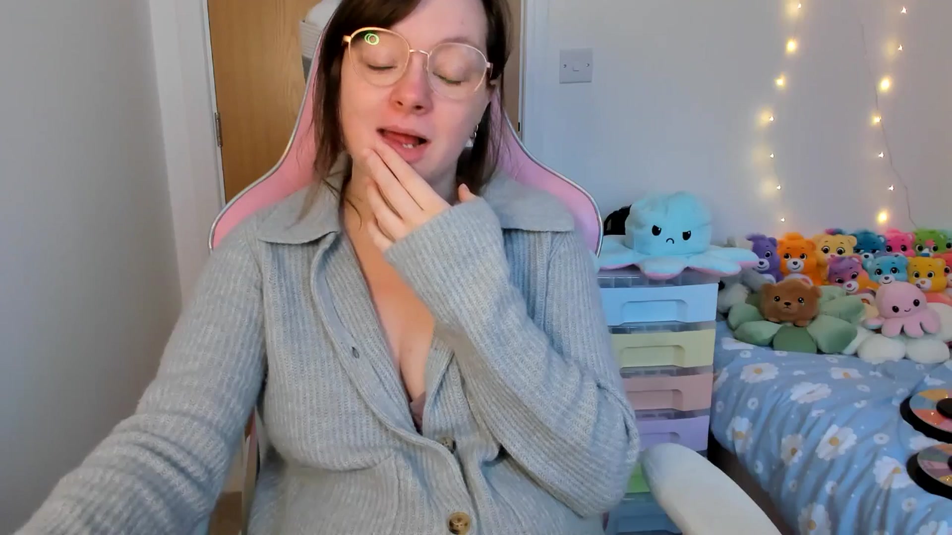 Gallery image thumbnail from JessieBear_'s myfreecams stream on, 02/25/2025, 16:23 image 20 of 20