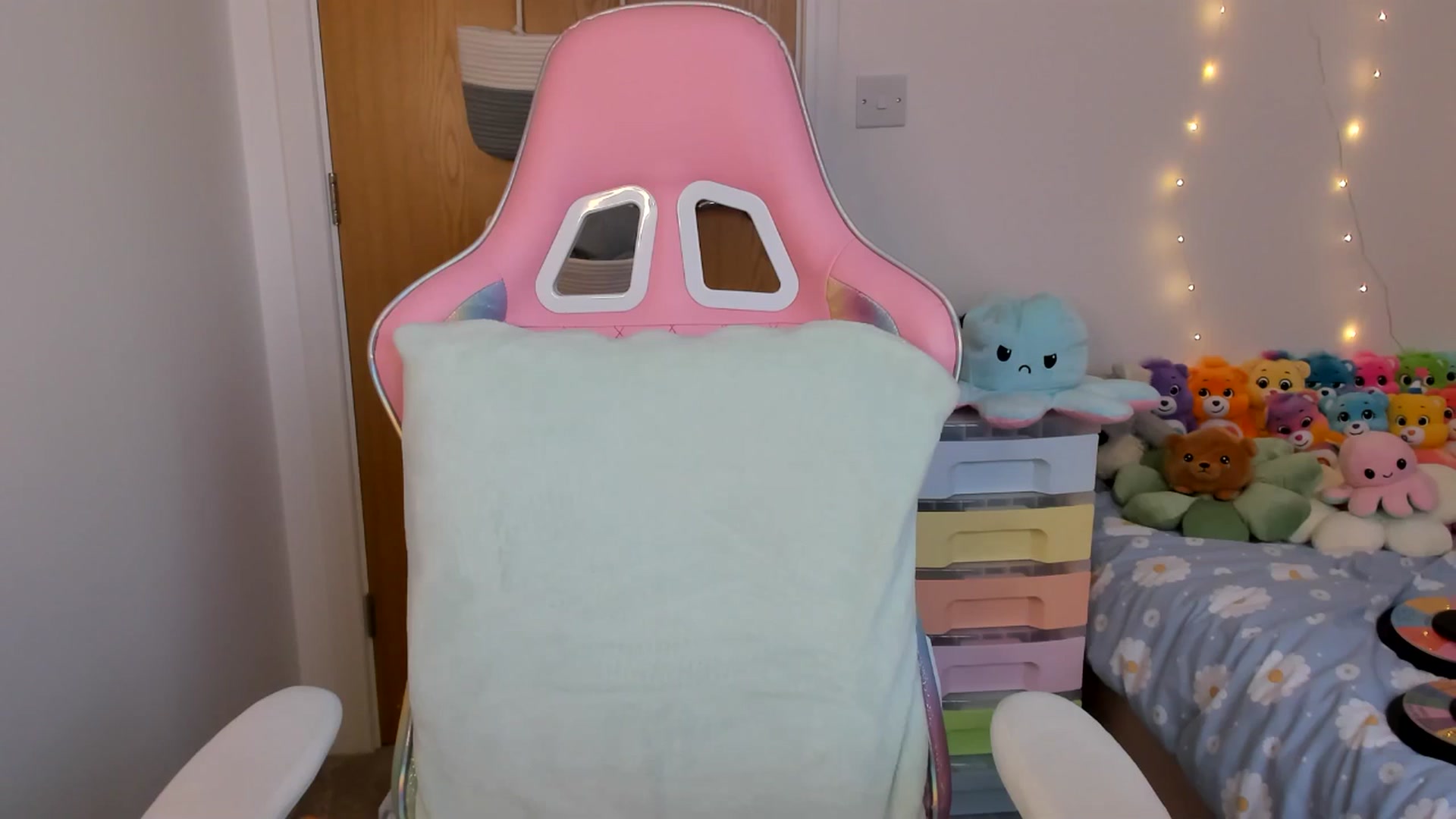 Gallery image thumbnail from JessieBear_'s myfreecams stream on, 02/25/2025, 16:23 image 14 of 20