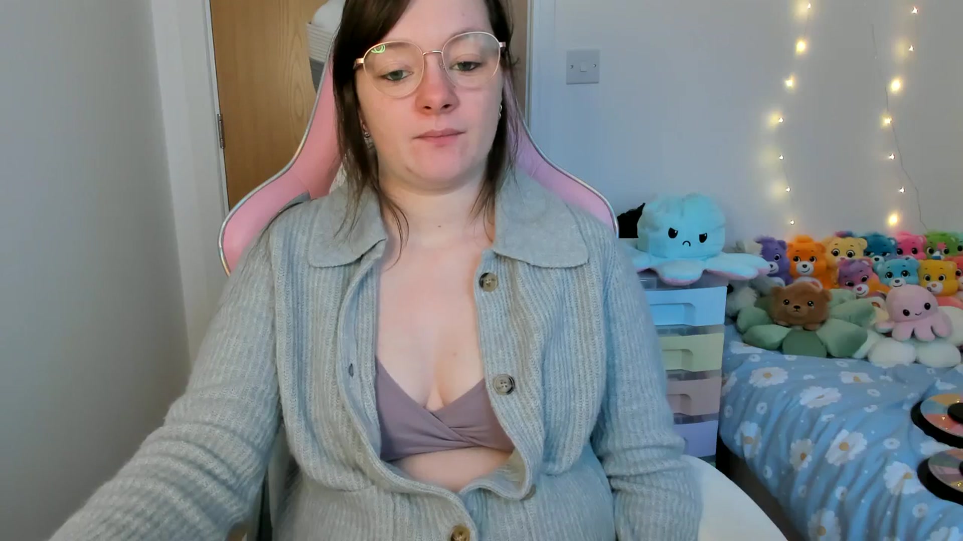 Gallery image thumbnail from JessieBear_'s myfreecams stream on, 02/25/2025, 16:49 image 13 of 20