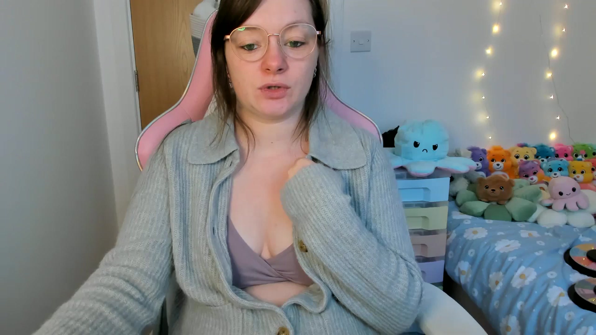 Gallery image thumbnail from JessieBear_'s myfreecams stream on, 02/25/2025, 16:49 image 12 of 20
