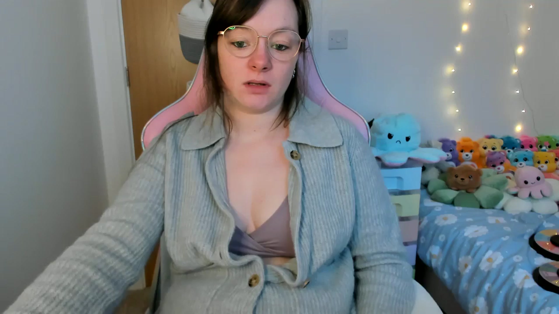 Gallery image thumbnail from JessieBear_'s myfreecams stream on, 02/25/2025, 16:49 image 9 of 20