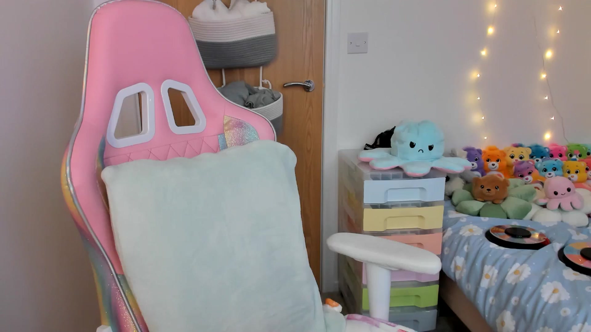 Gallery image thumbnail from JessieBear_'s myfreecams stream on, 02/26/2025, 18:09 image 5 of 20